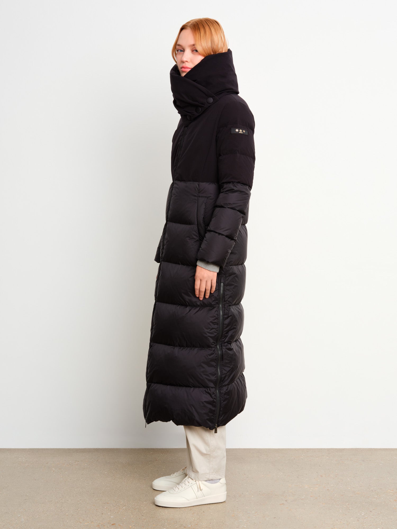 モデル身長175cm、着用サイズ2、着用カラーBLACK