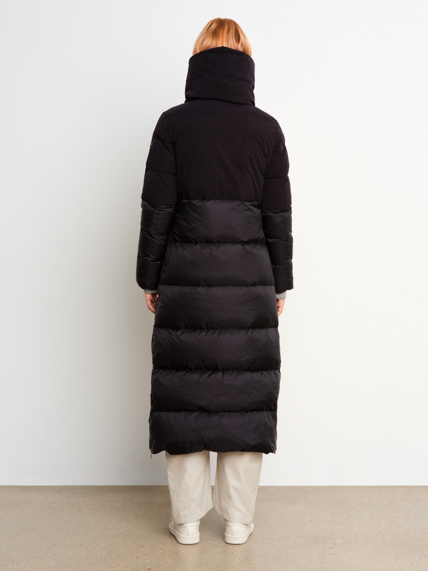 モデル身長175cm、着用サイズ2、着用カラーBLACK