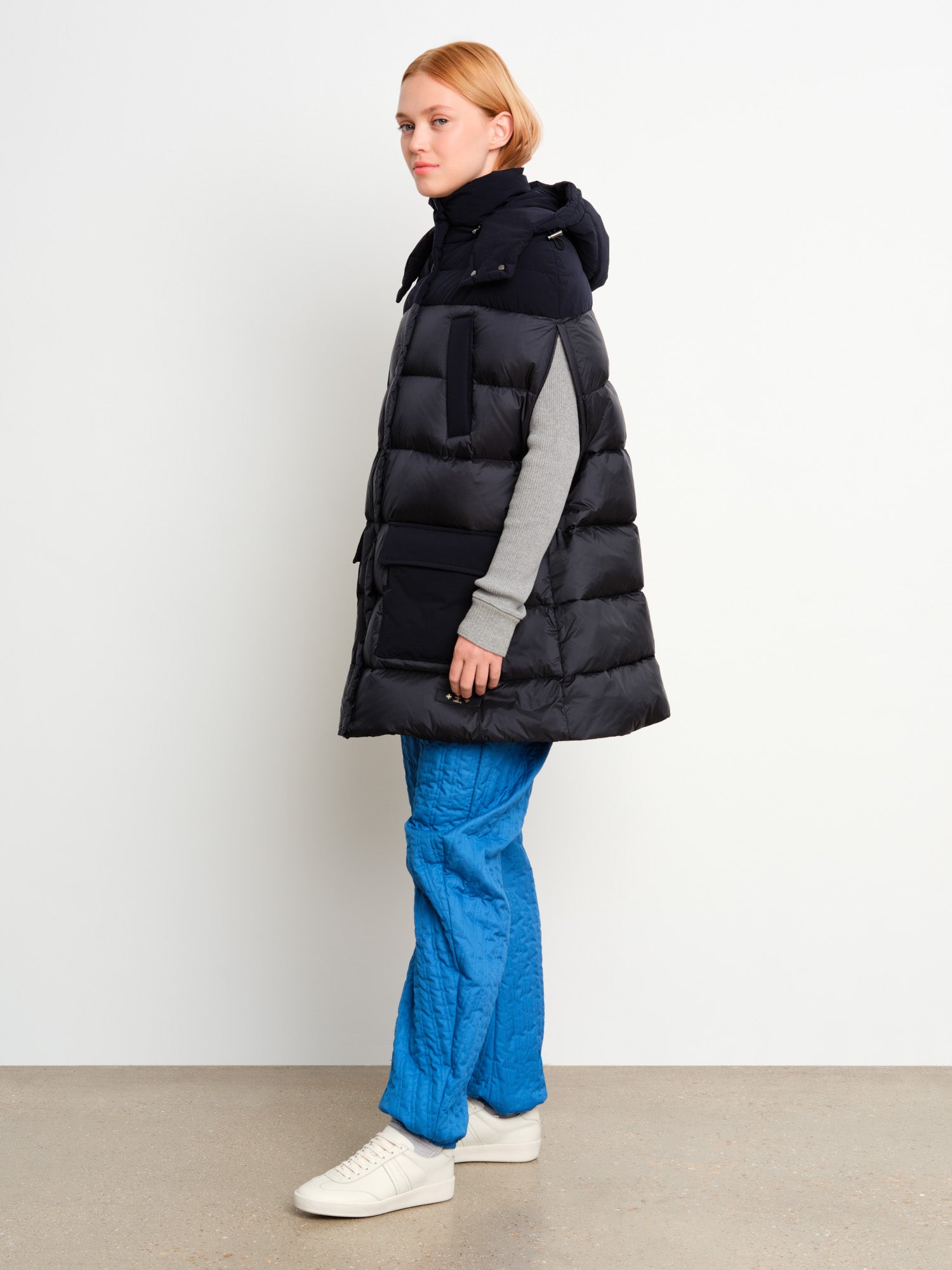 モデル身長175cm、着用サイズ2、着用カラーNAVY