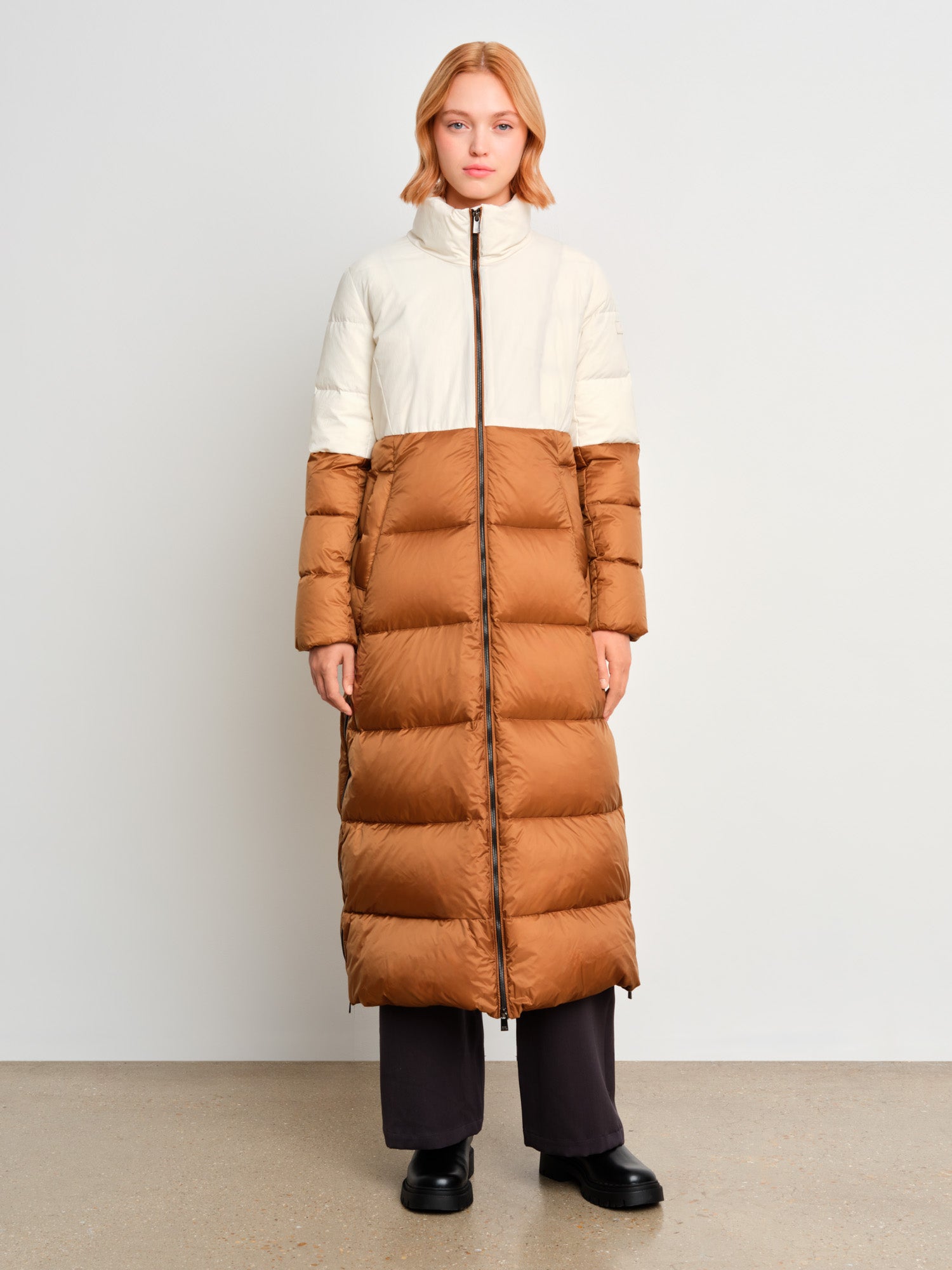 モデル身長175cm、着用サイズ2、着用カラーCAMEL