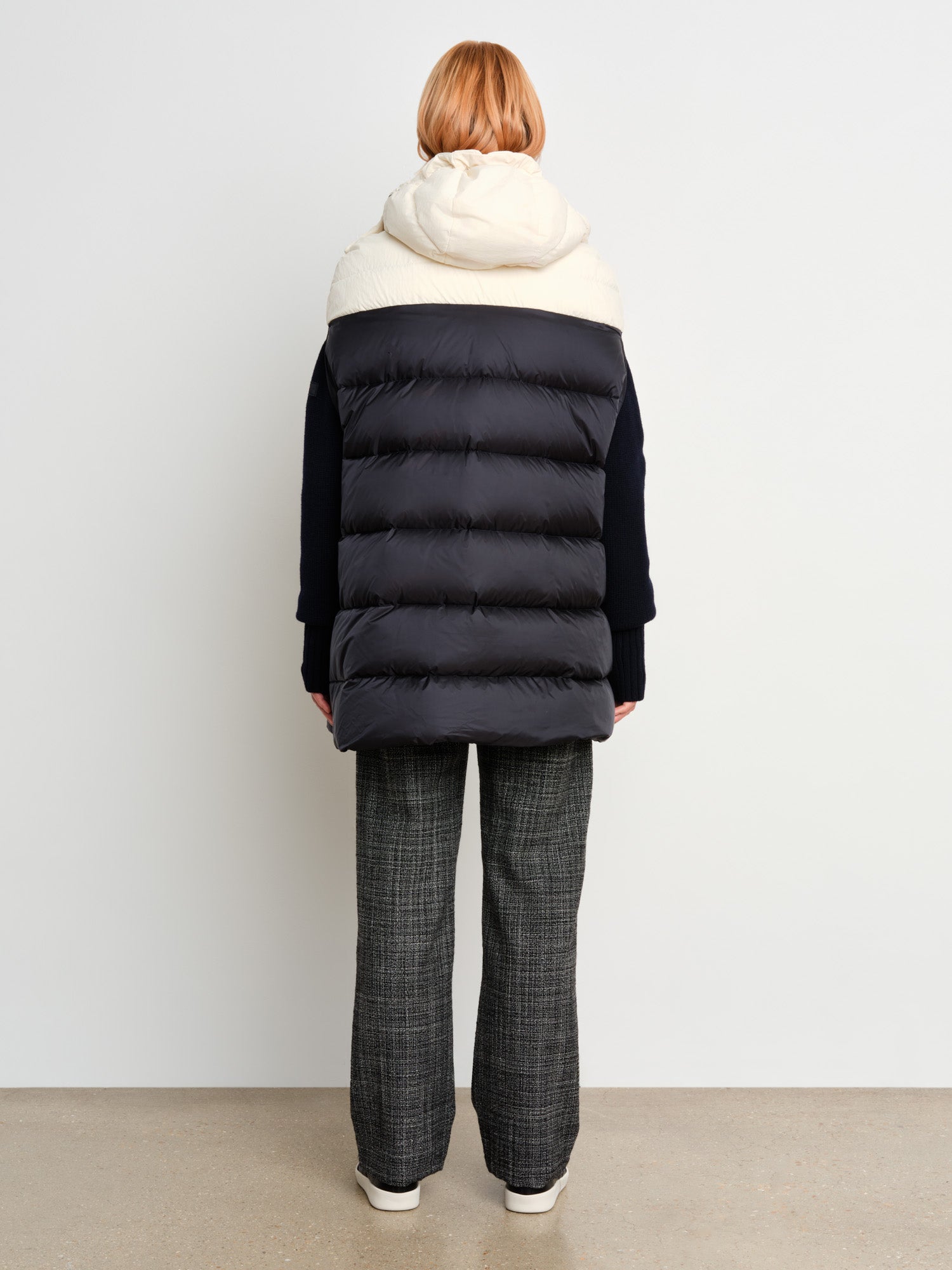 モデル身長175cm、着用サイズ2、着用カラーNAVY