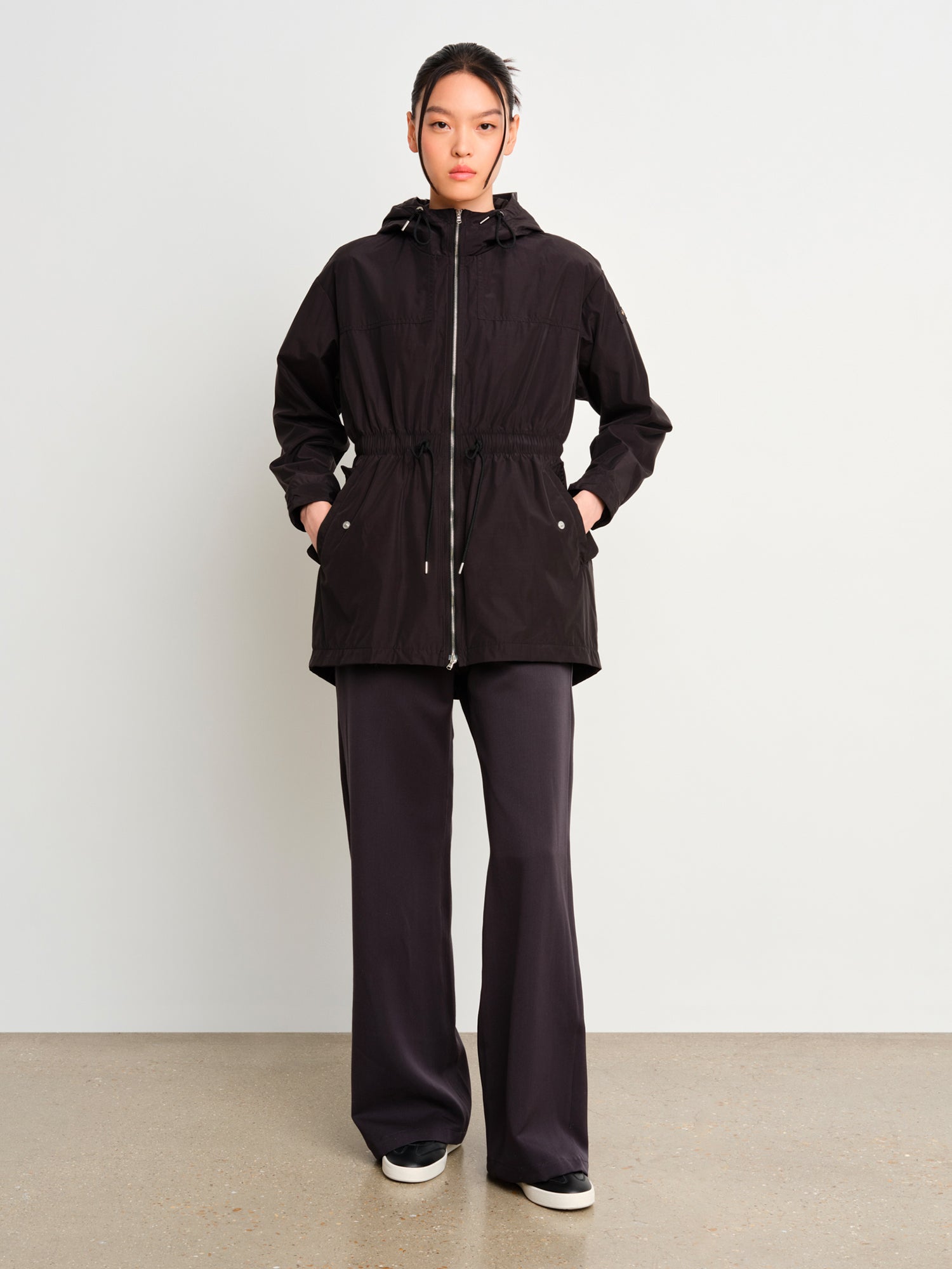 モデル身長175cm、着用サイズ2、着用カラーBLACK