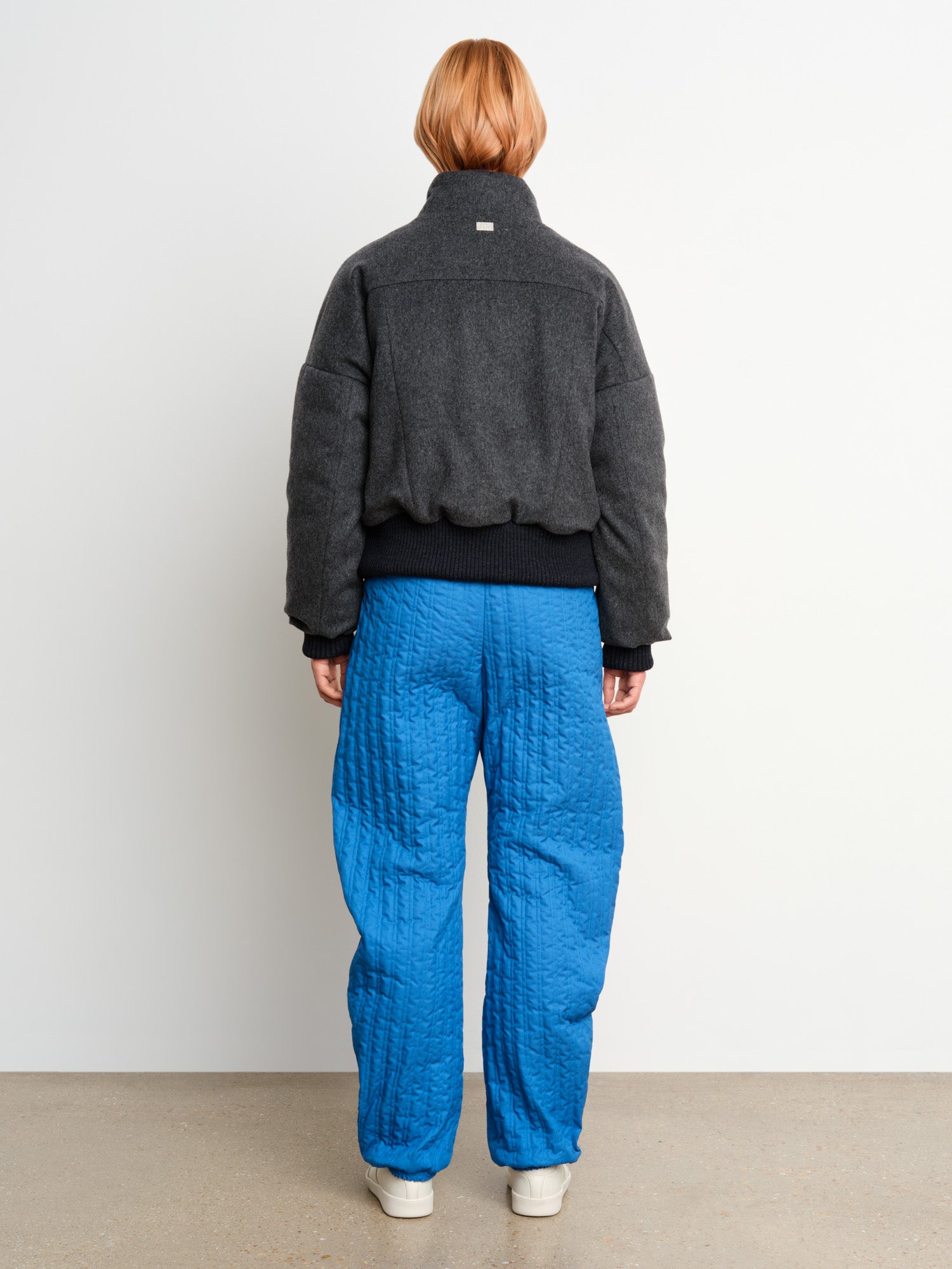 モデル身長175cm、着用サイズ2、着用カラーGRAY