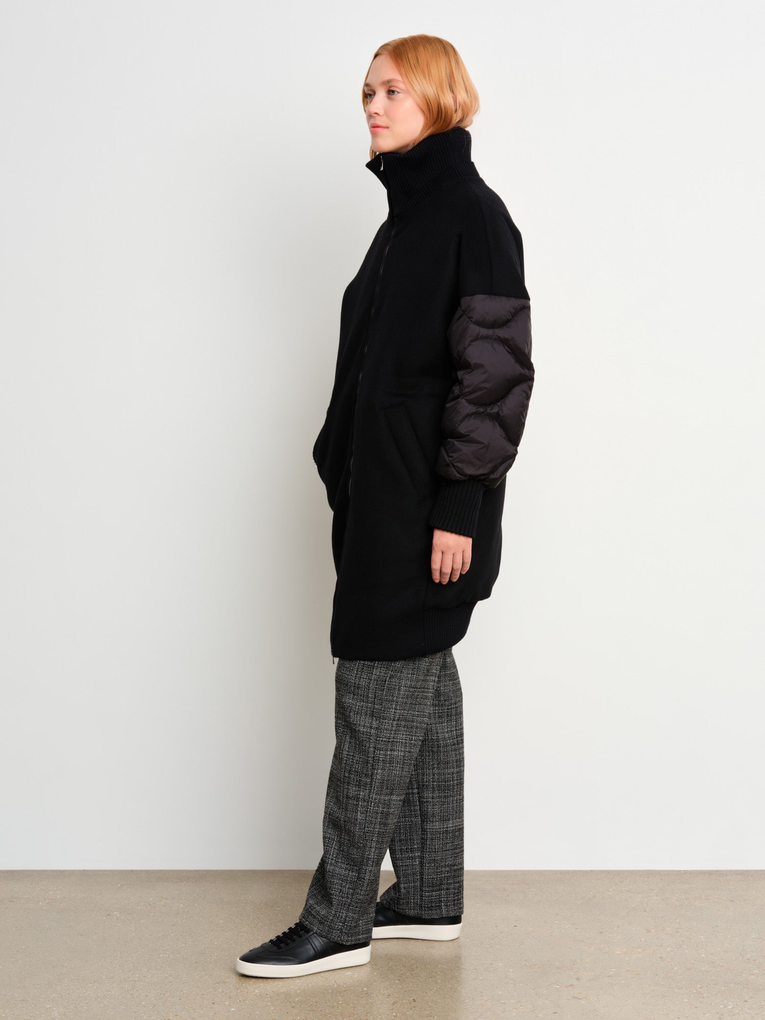 モデル身長175cm、着用サイズ2、着用カラーBLACK