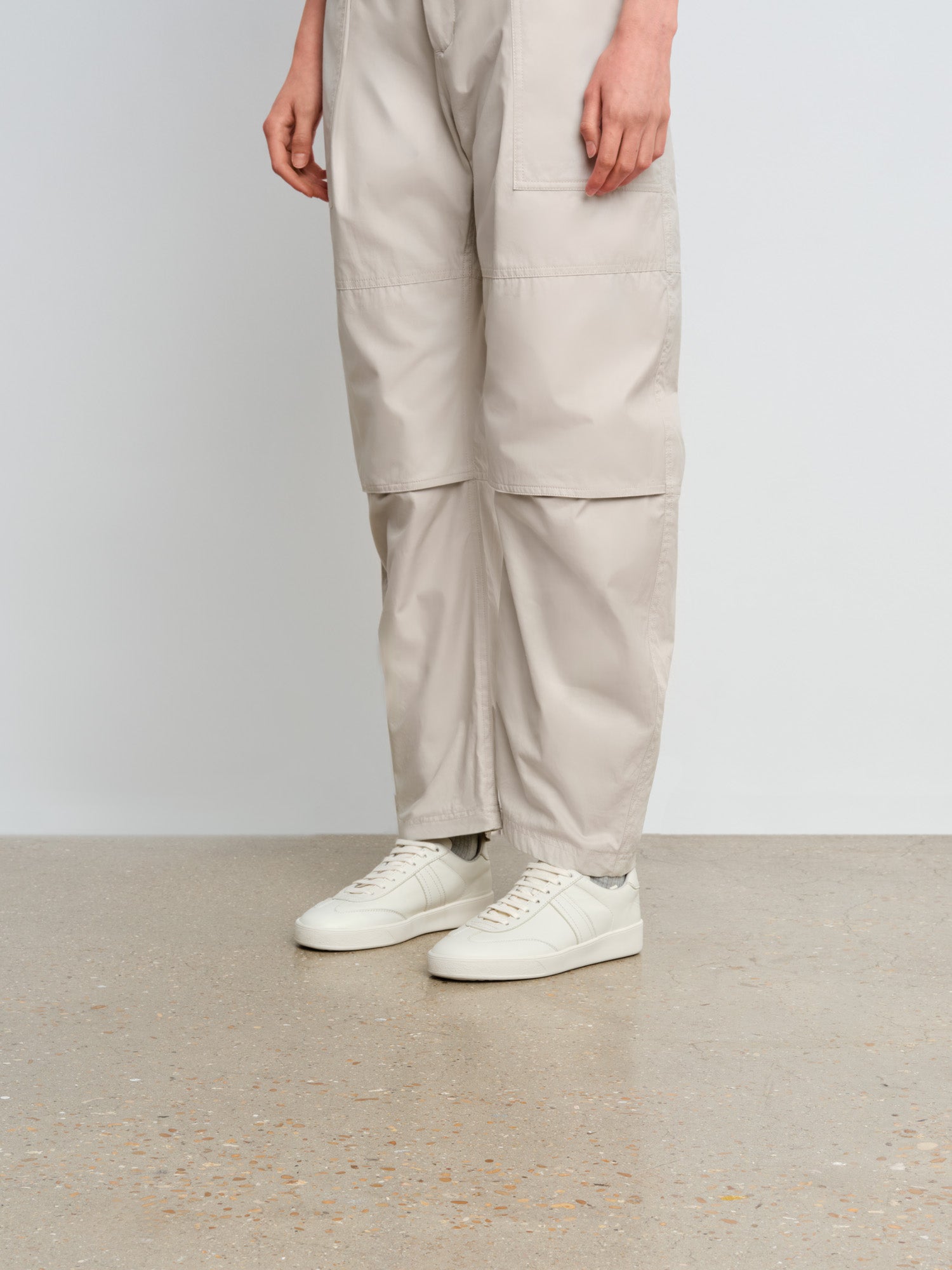 モデル身長175cm、着用サイズ37、着用カラーIVORY