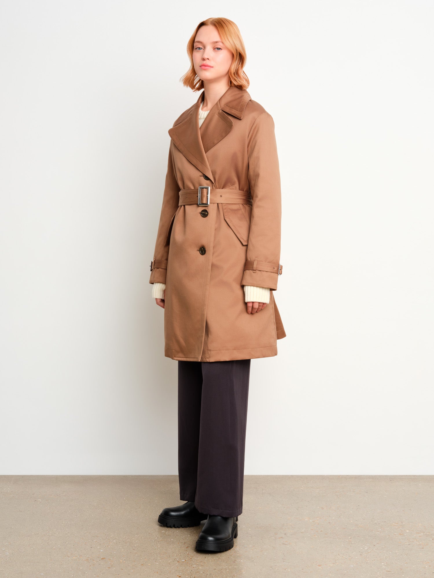 モデル身長175cm、着用サイズ2、着用カラーBEIGE