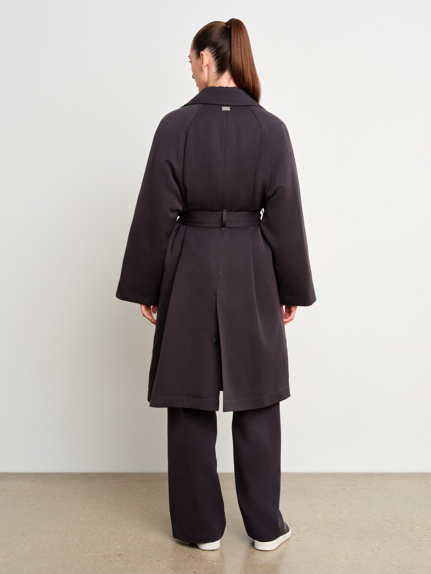 モデル身長175cm、着用サイズ2、着用カラーBLACK