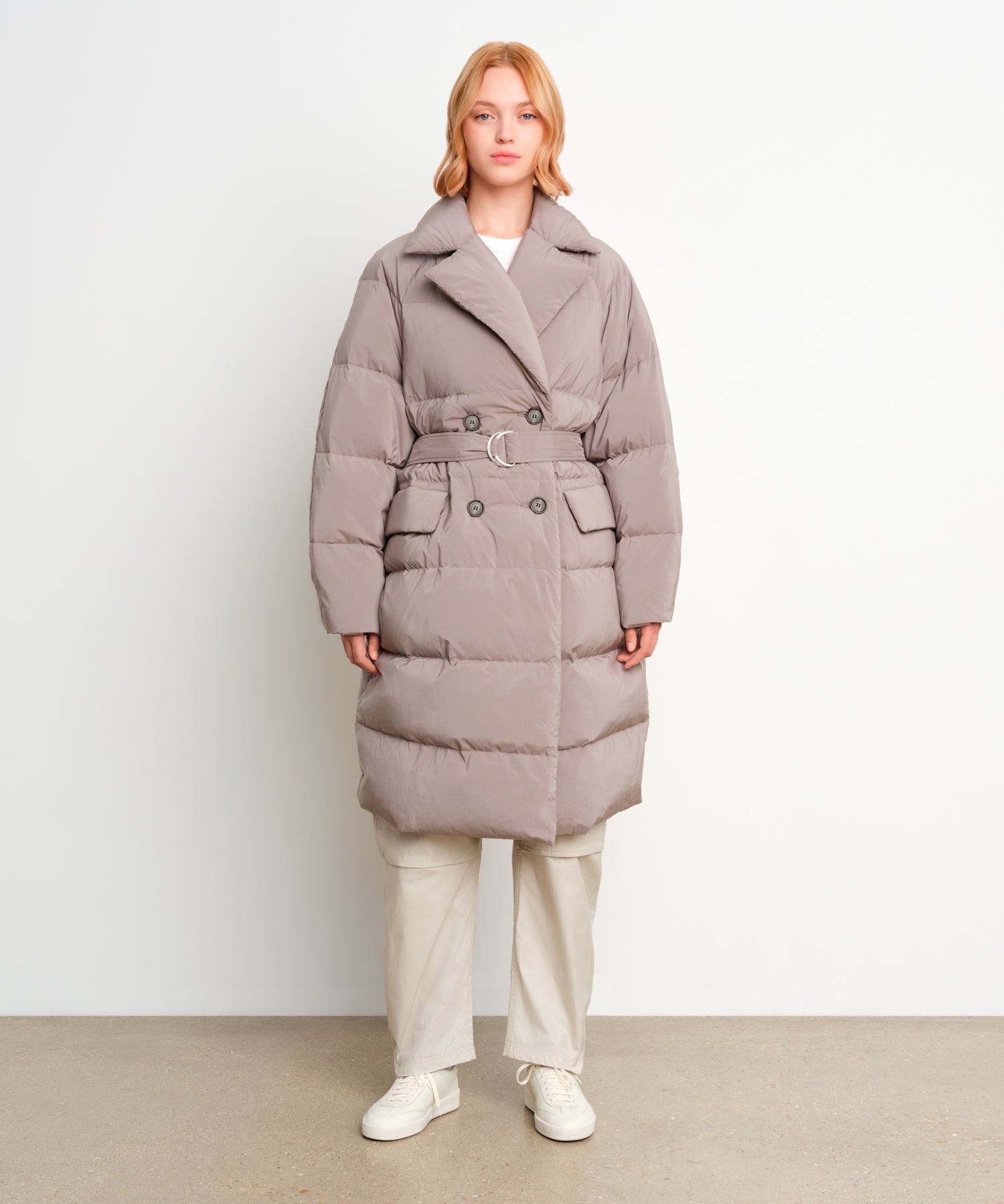 モデル身長175cm、着用サイズ2、着用カラーGRAY