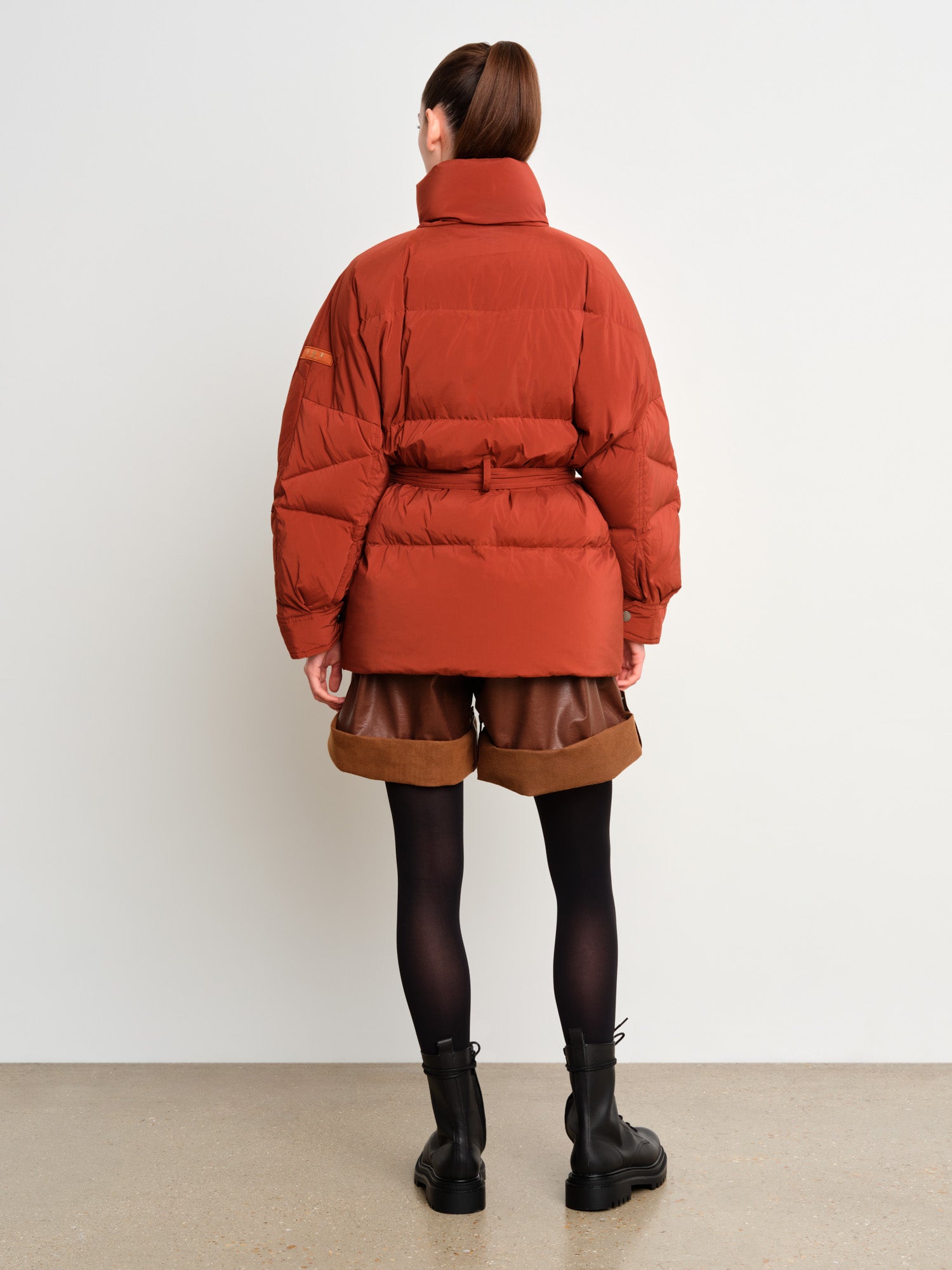 モデル身長175cm、着用サイズ2、着用カラーL.BROWN