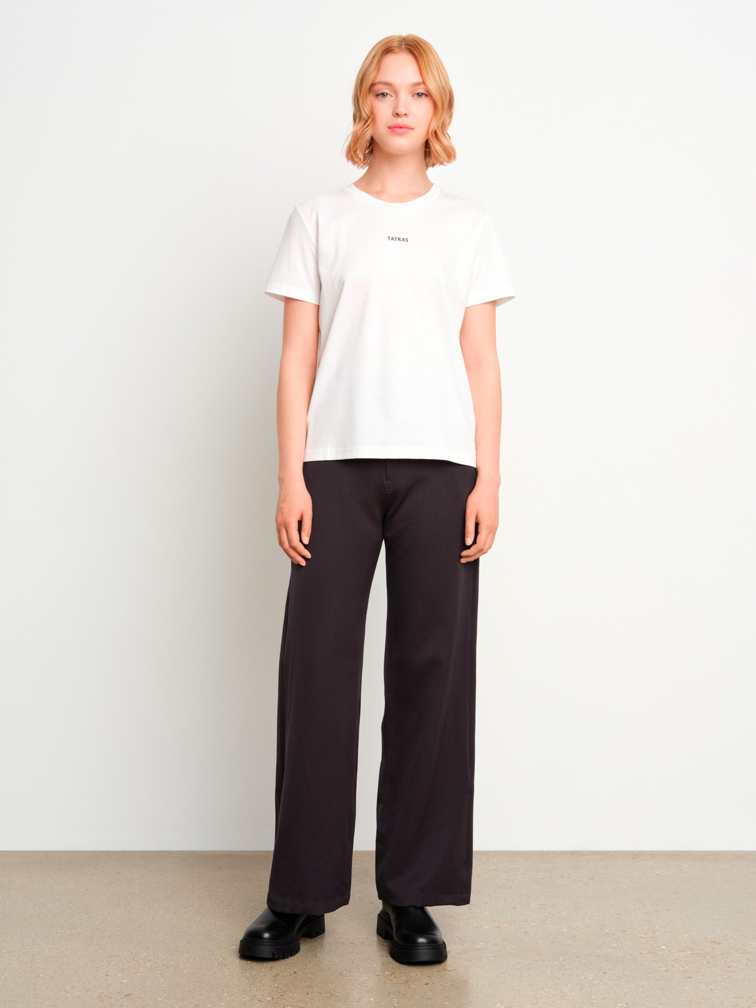 モデル身長175cm、着用サイズ2、着用カラーWHITE