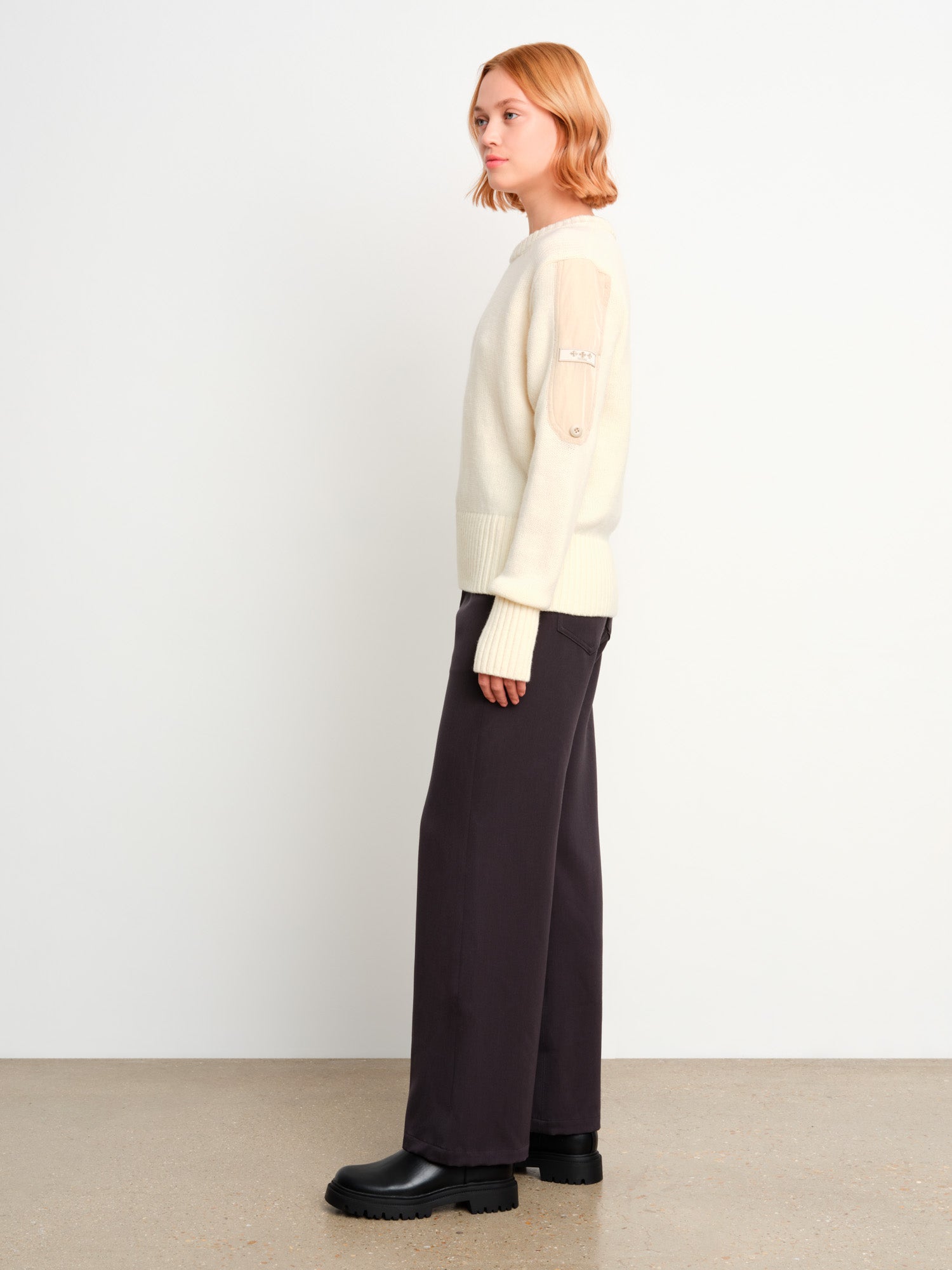 モデル身長175cm、着用サイズ2、着用カラーIVORY