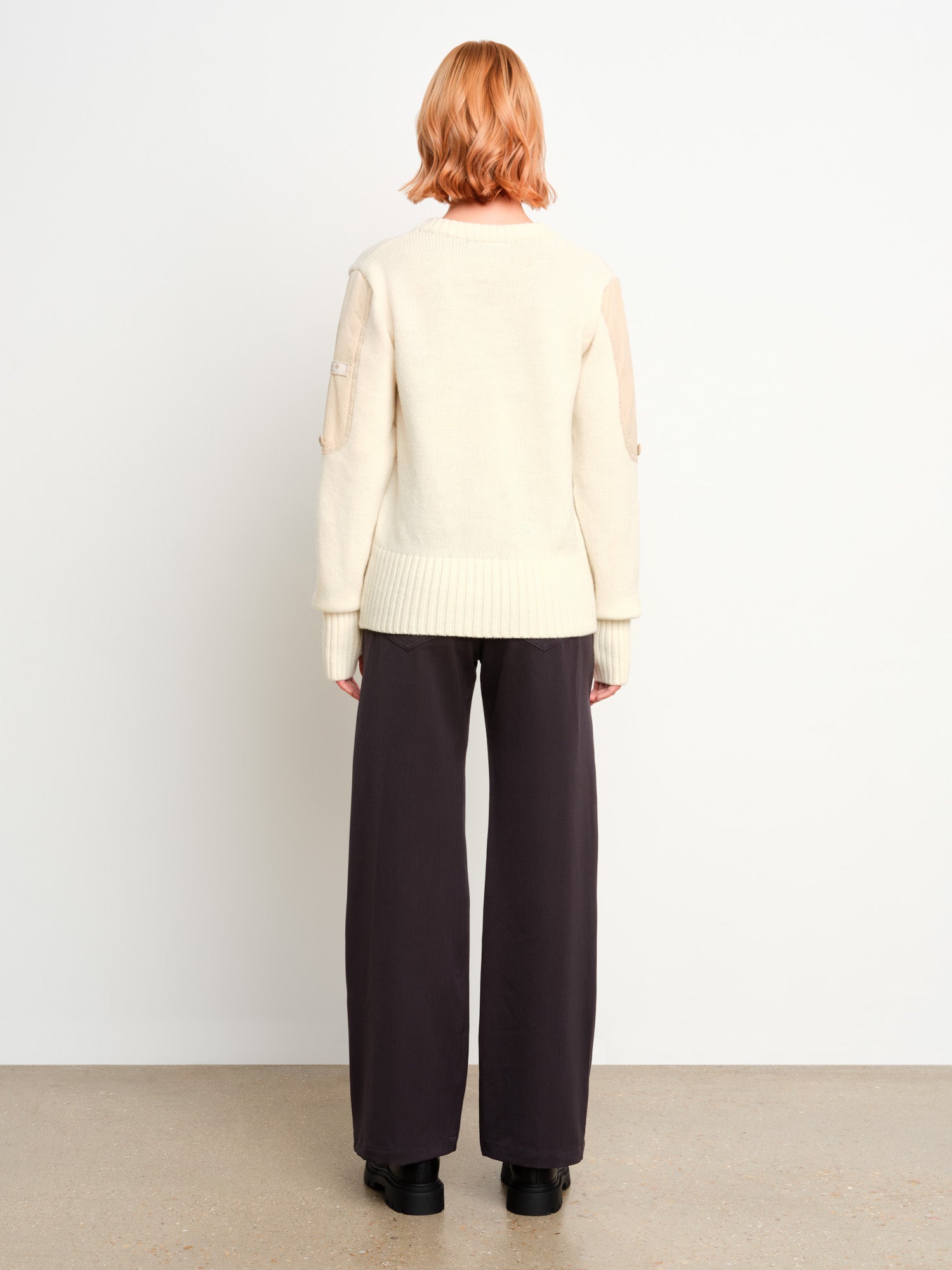 モデル身長175cm、着用サイズ2、着用カラーIVORY