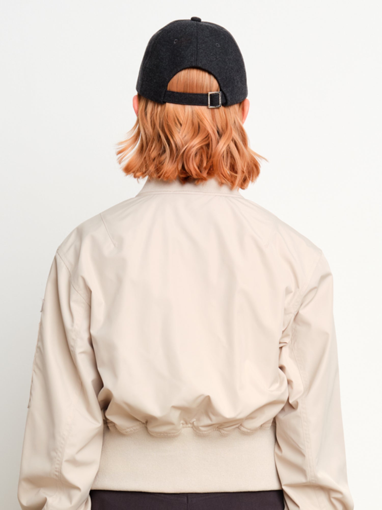 モデル身長175cm、着用サイズF、着用カラーC.GRAY