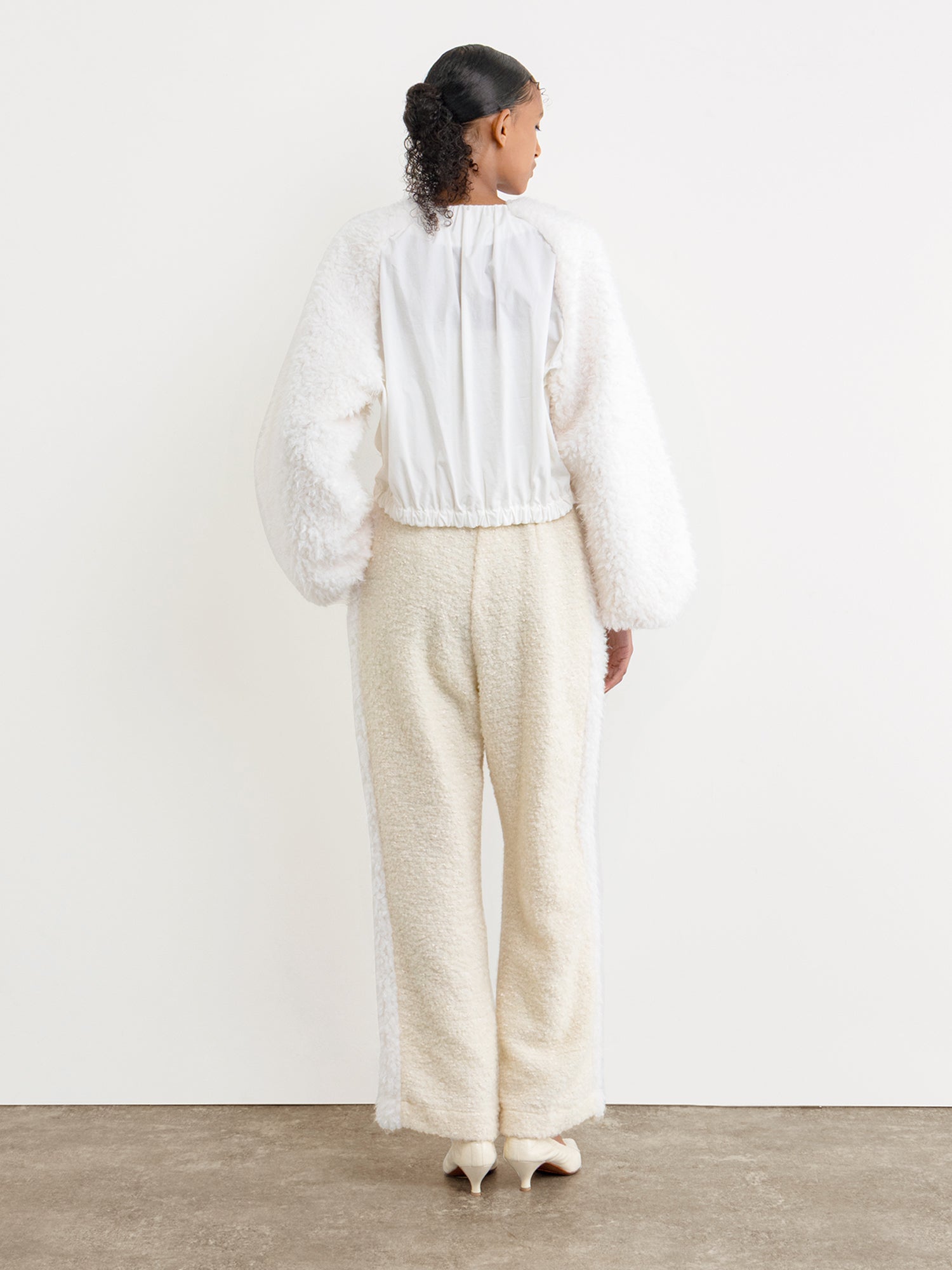 モデル身長177cm、着用サイズ2、着用カラーWHITE