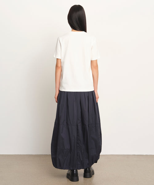 モデル身長177cm、着用サイズ2、着用カラーWHITE