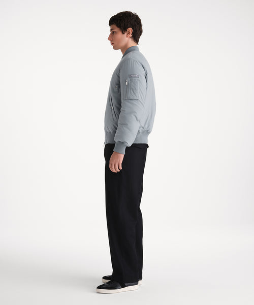 モデル身長185cm、着用サイズ3、着用カラーGRAY