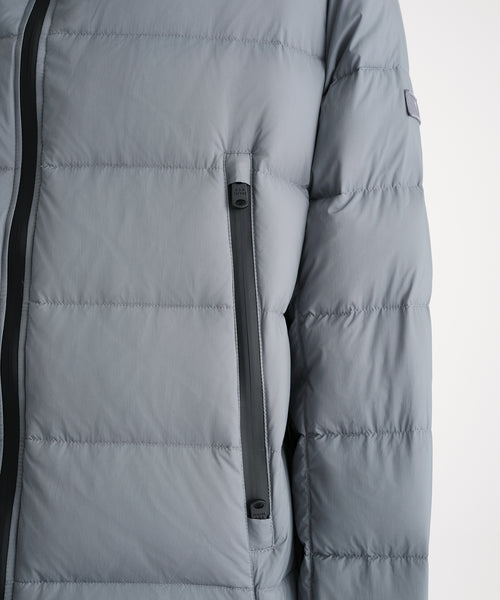 モデル身長186cm、着用サイズ3、着用カラーGRAY