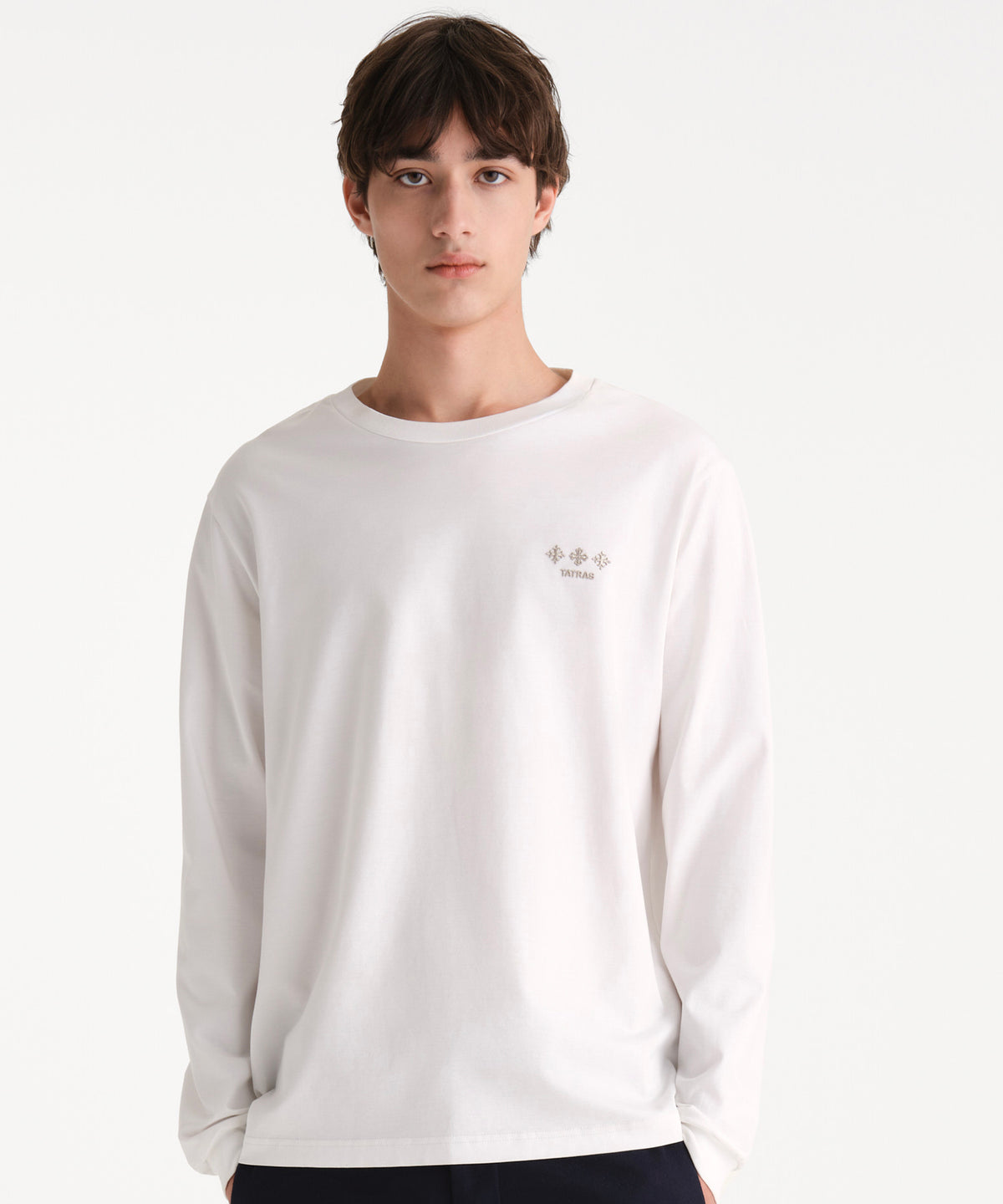 モデル身長190cm、着用サイズ3、着用カラーWHITE