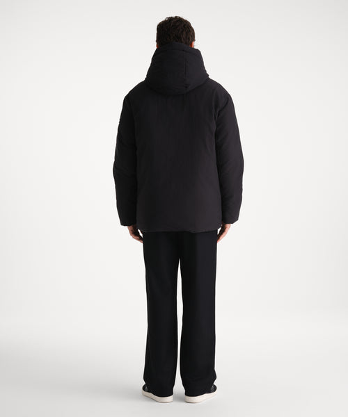 モデル身長185cm、着用サイズ3、着用カラーBLACK