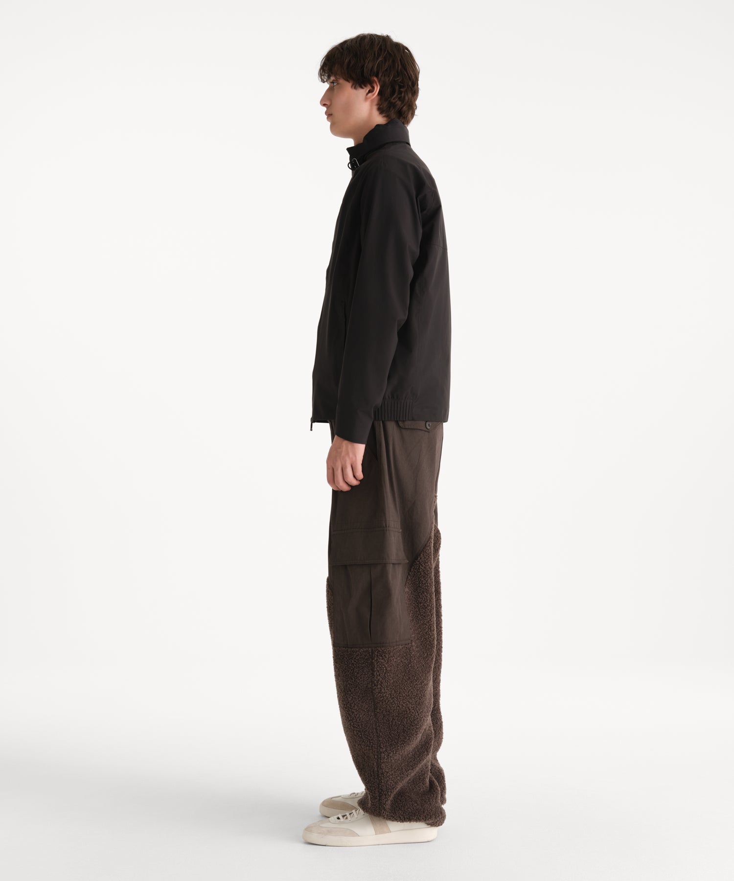 モデル身長190cm、着用サイズ3、着用カラーBLACK