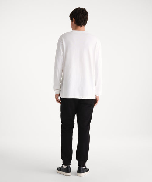 モデル身長185cm、着用サイズ3、着用カラーIVORY