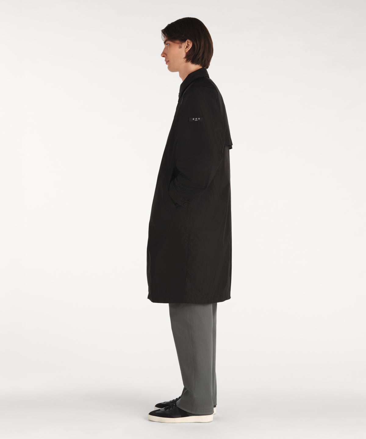 モデル身長188cm、着用サイズ3、着用カラーBLACK