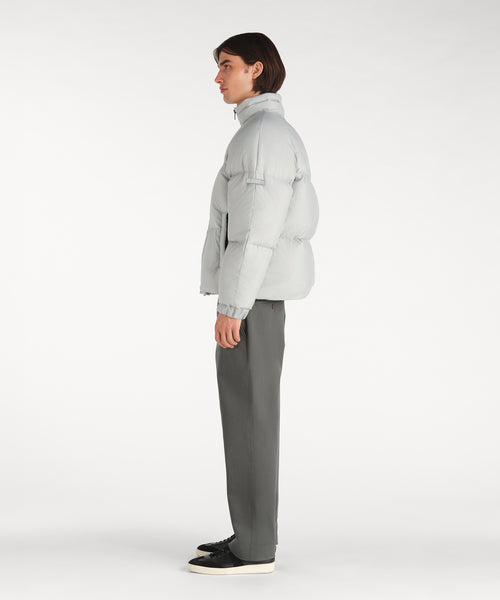 モデル身長188cm、着用サイズ3、着用カラーL.GRAY