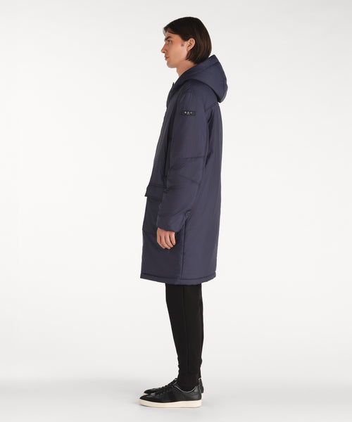 モデル身長188cm、着用サイズ3、着用カラーNAVY
