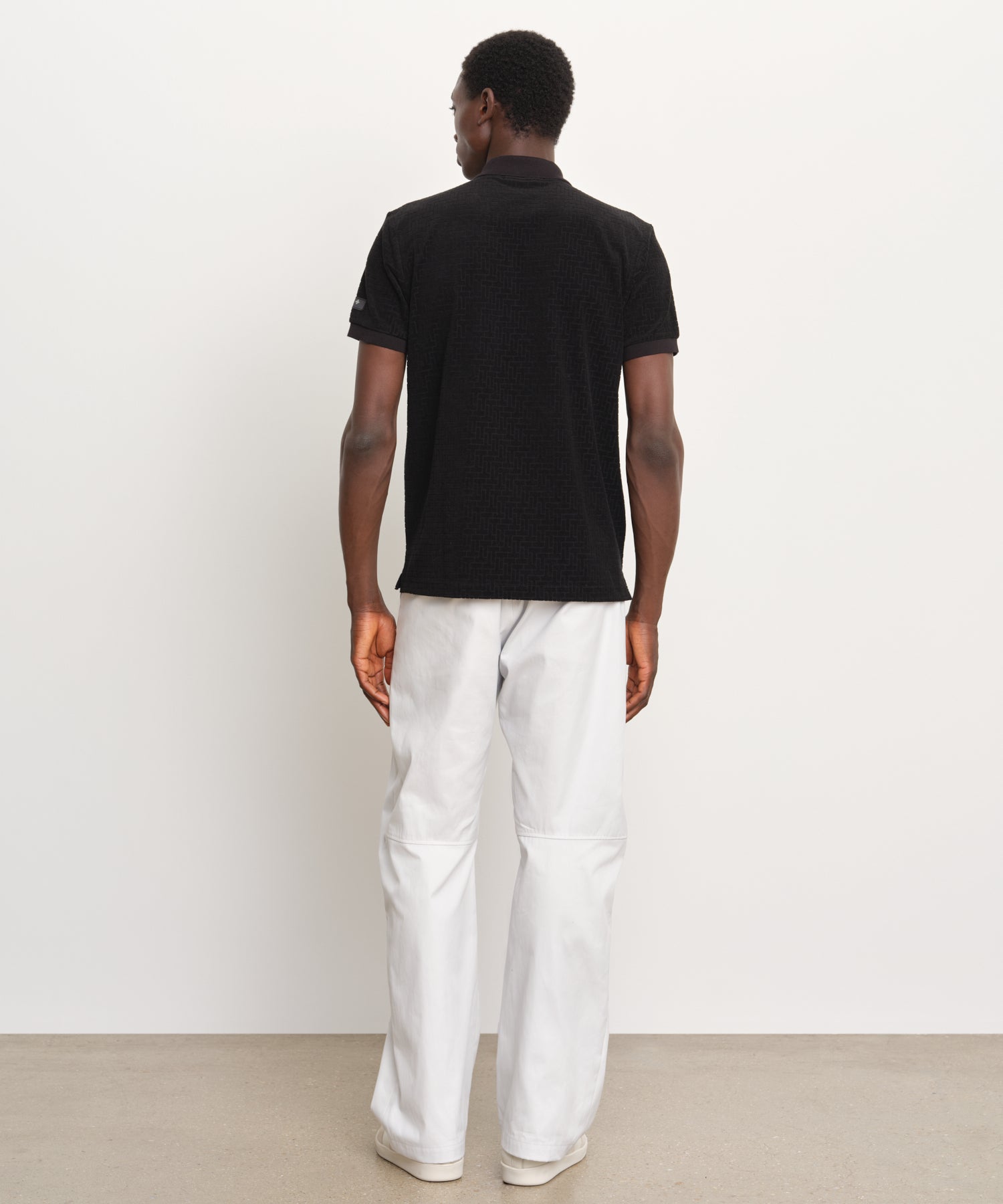 モデル身長189cm、着用サイズ3、着用カラーBLACK