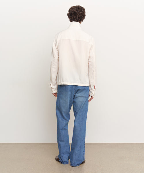 モデル身長185cm、着用サイズ3、着用カラーIVORY