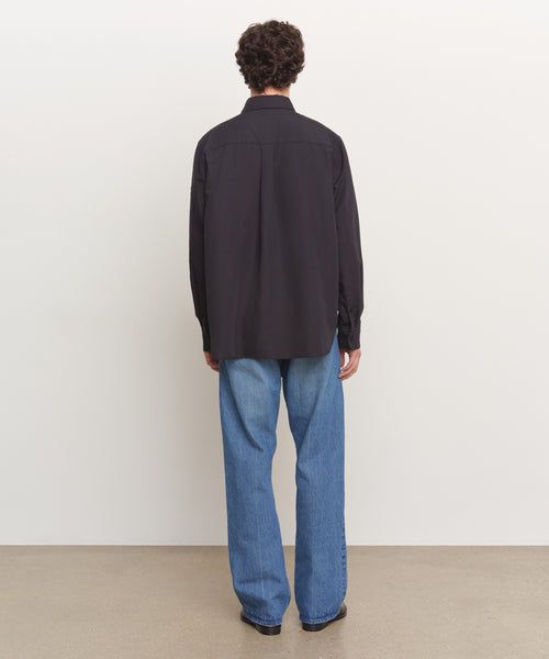 モデル身長185cm、着用サイズ3、着用カラーNAVY