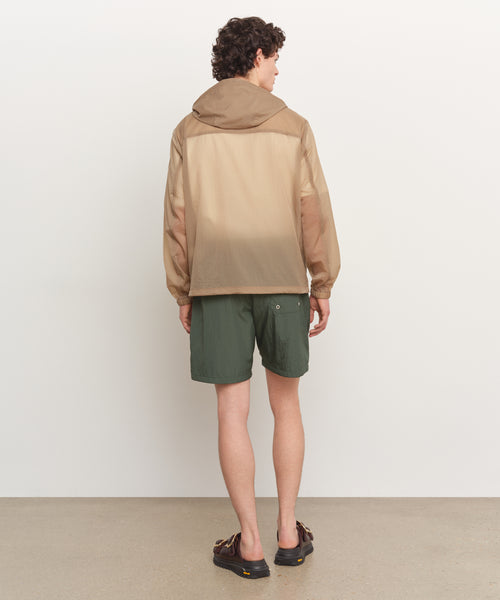 モデル身長185cm、着用サイズ3、着用カラーBEIGE
