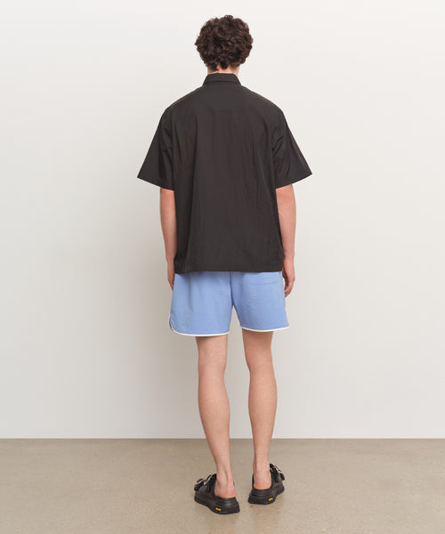 モデル身長185cm、着用サイズ3、着用カラーBLACK