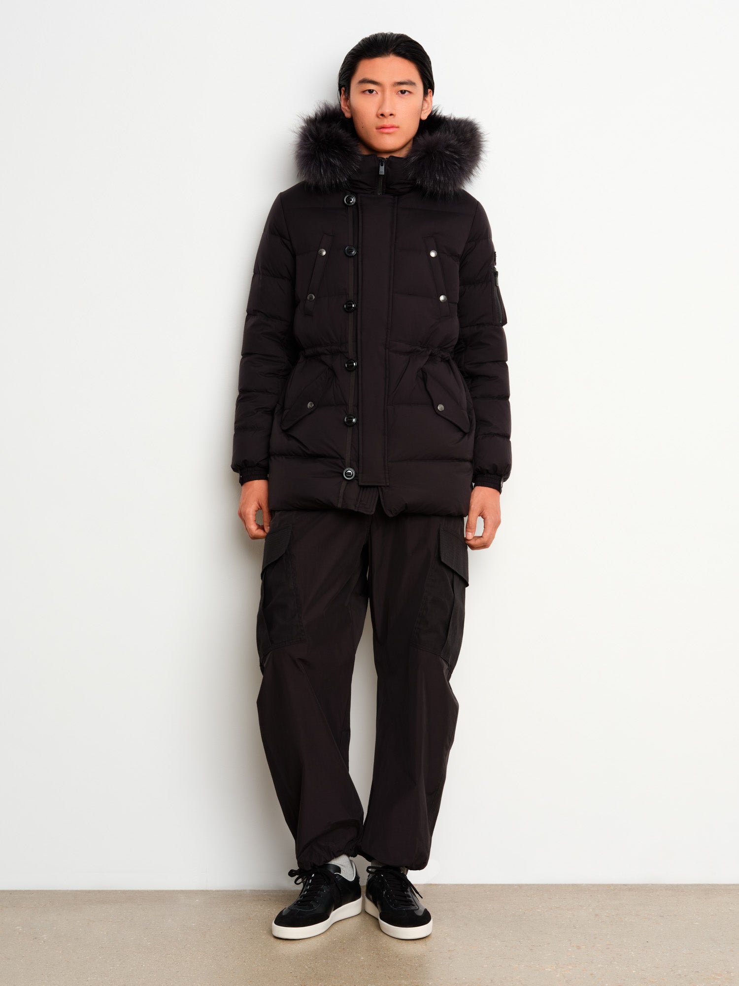 モデル身長187cm、着用サイズ3、着用カラーBLACK