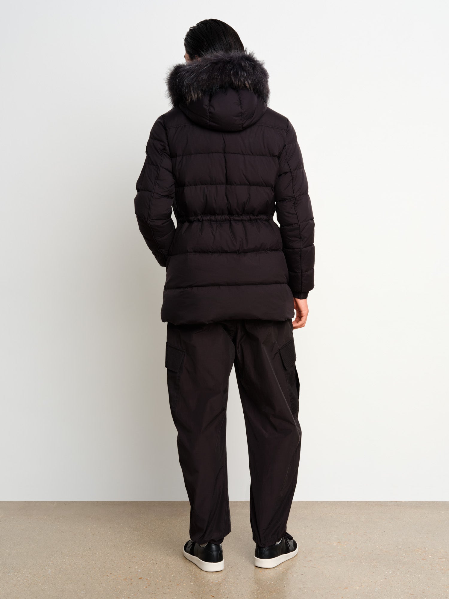 モデル身長187cm、着用サイズ3、着用カラーBLACK