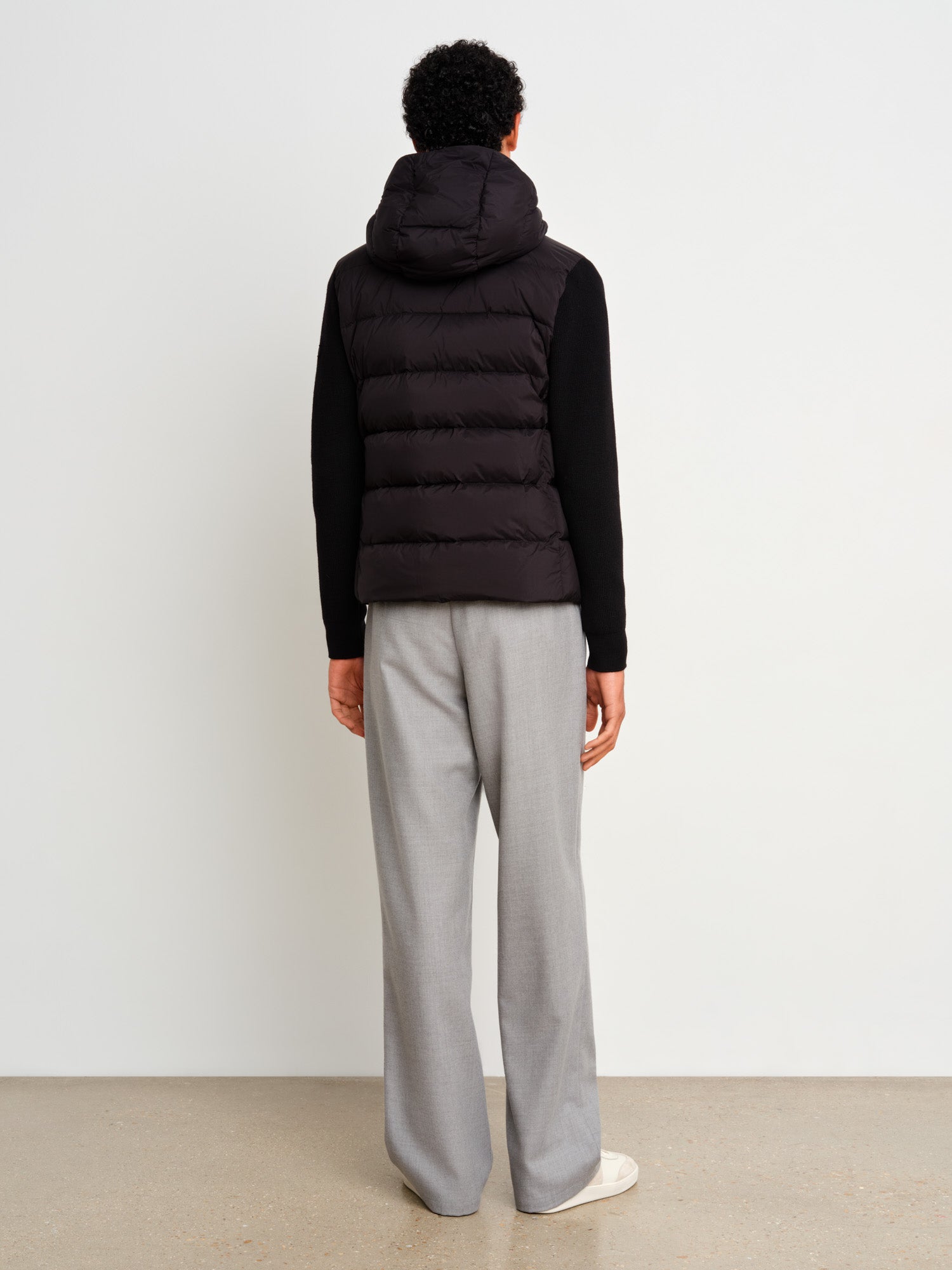 モデル身長187cm、着用サイズ3、着用カラーBLACK