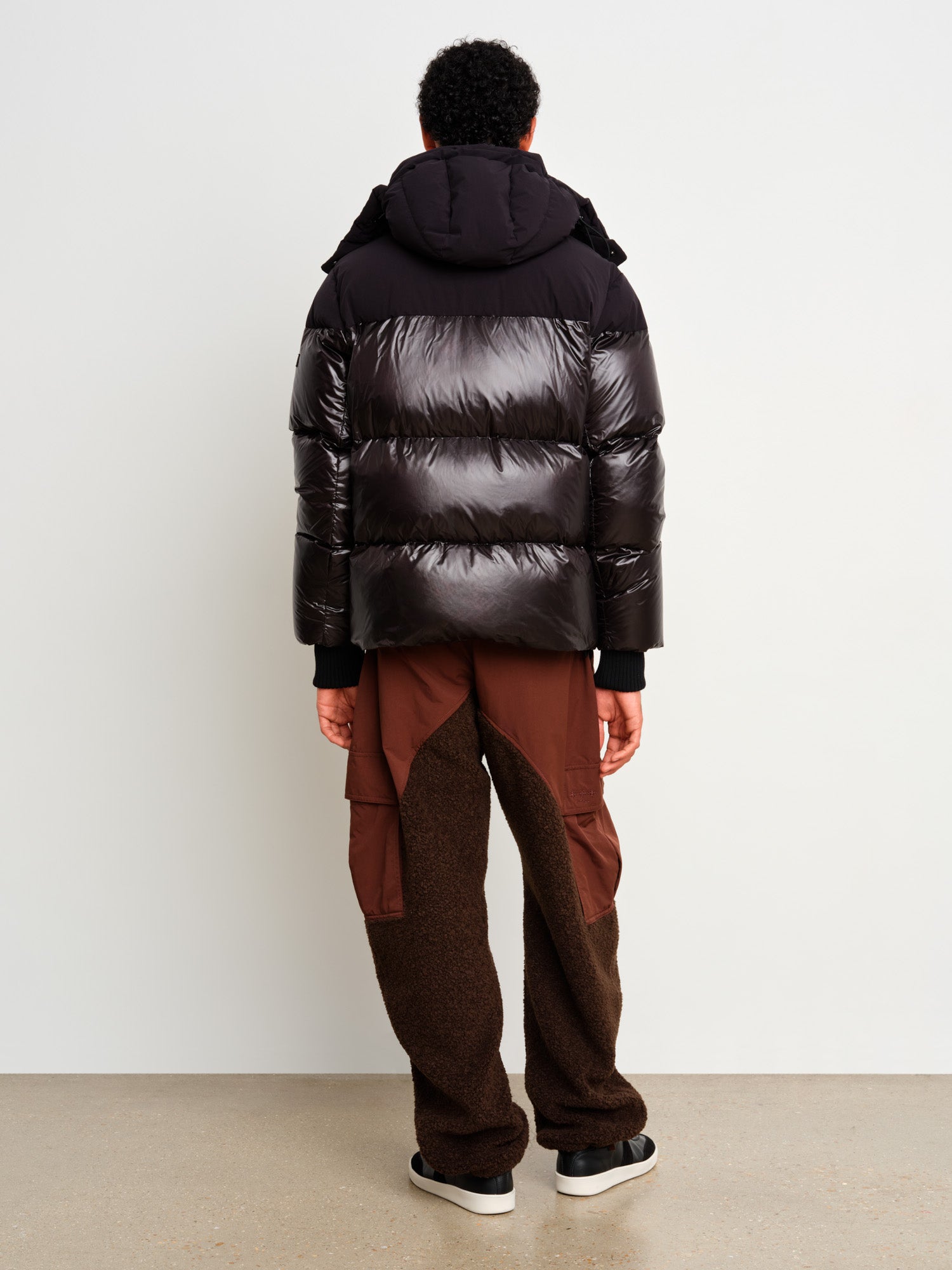 モデル身長187cm、着用サイズ3、着用カラーBLACK