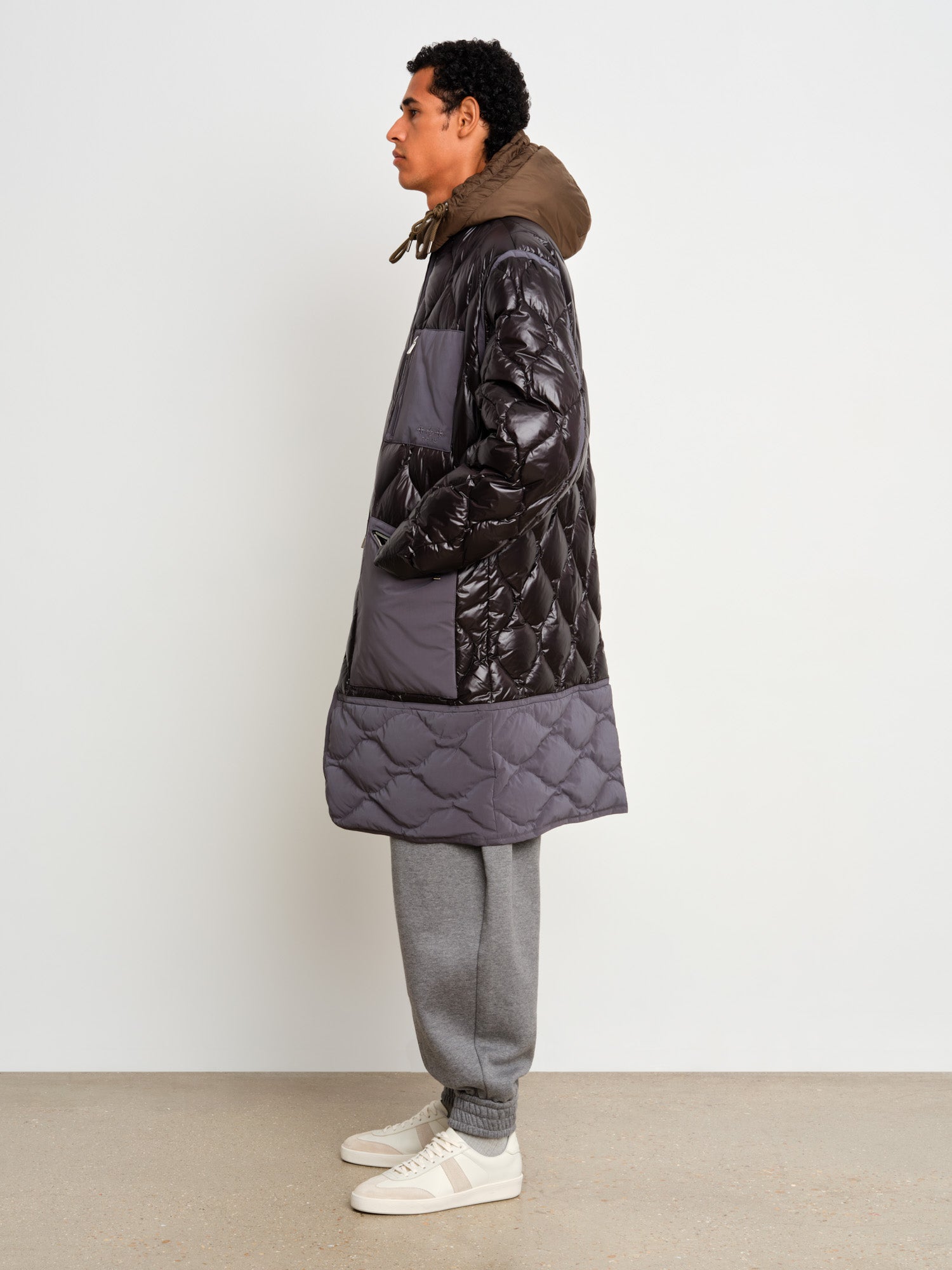 モデル身長187cm、着用サイズ3、着用カラーBLACK