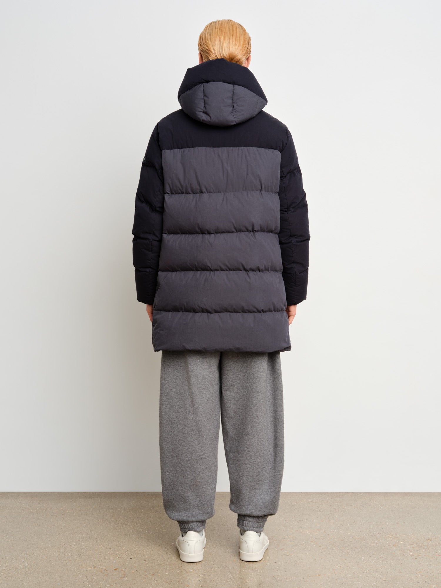 モデル身長187cm、着用サイズ3、着用カラーGRAY