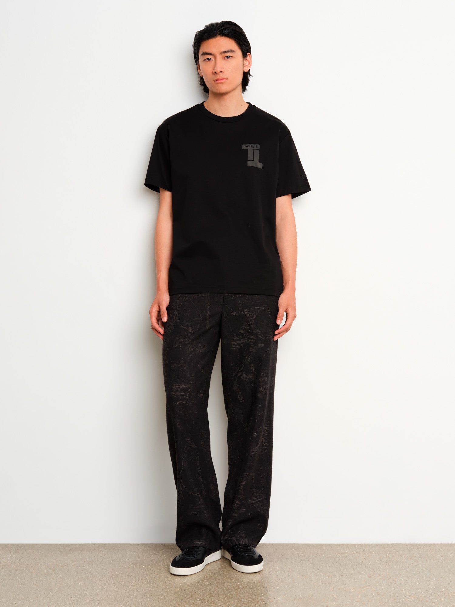 モデル身長187cm、着用サイズ3、着用カラーBLACK