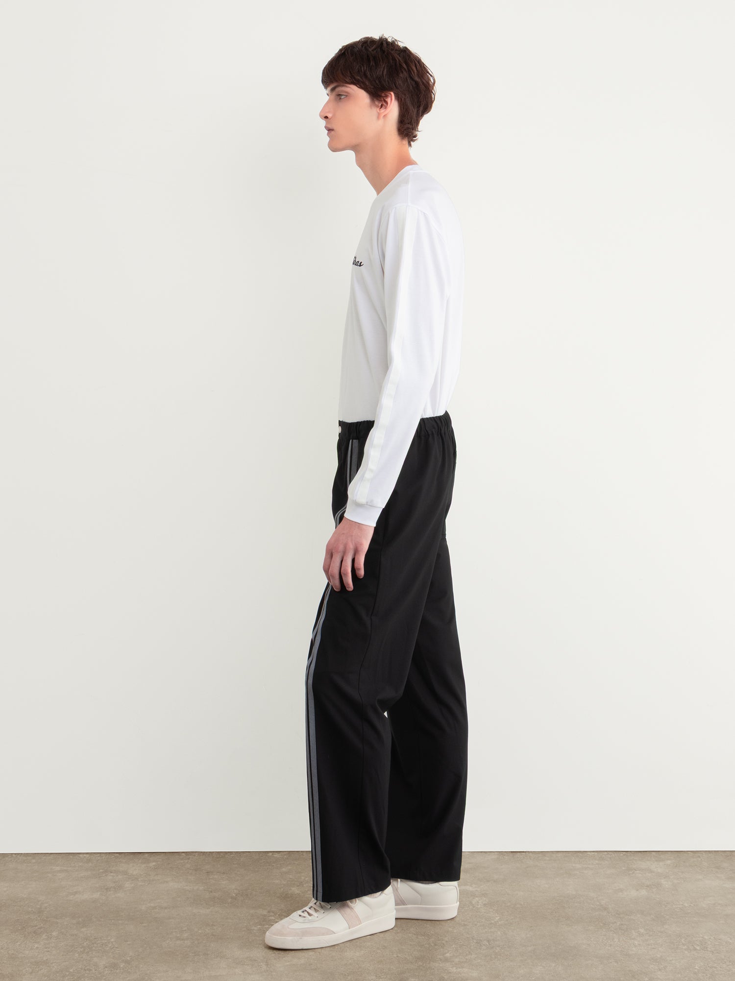 モデル身長177cm、着用サイズ3、着用カラーBLACK