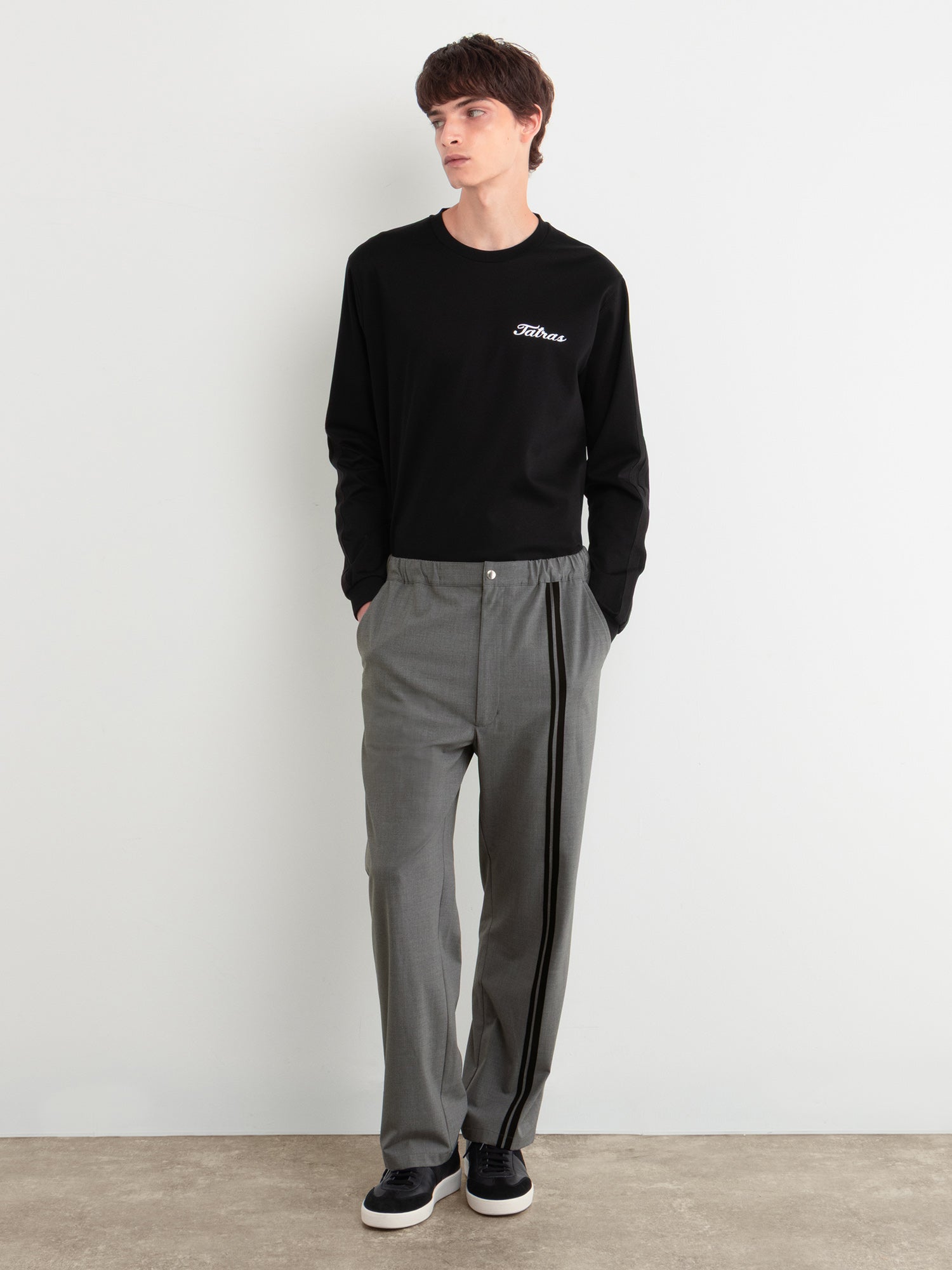 モデル身長177cm、着用サイズ3、着用カラーGRAY