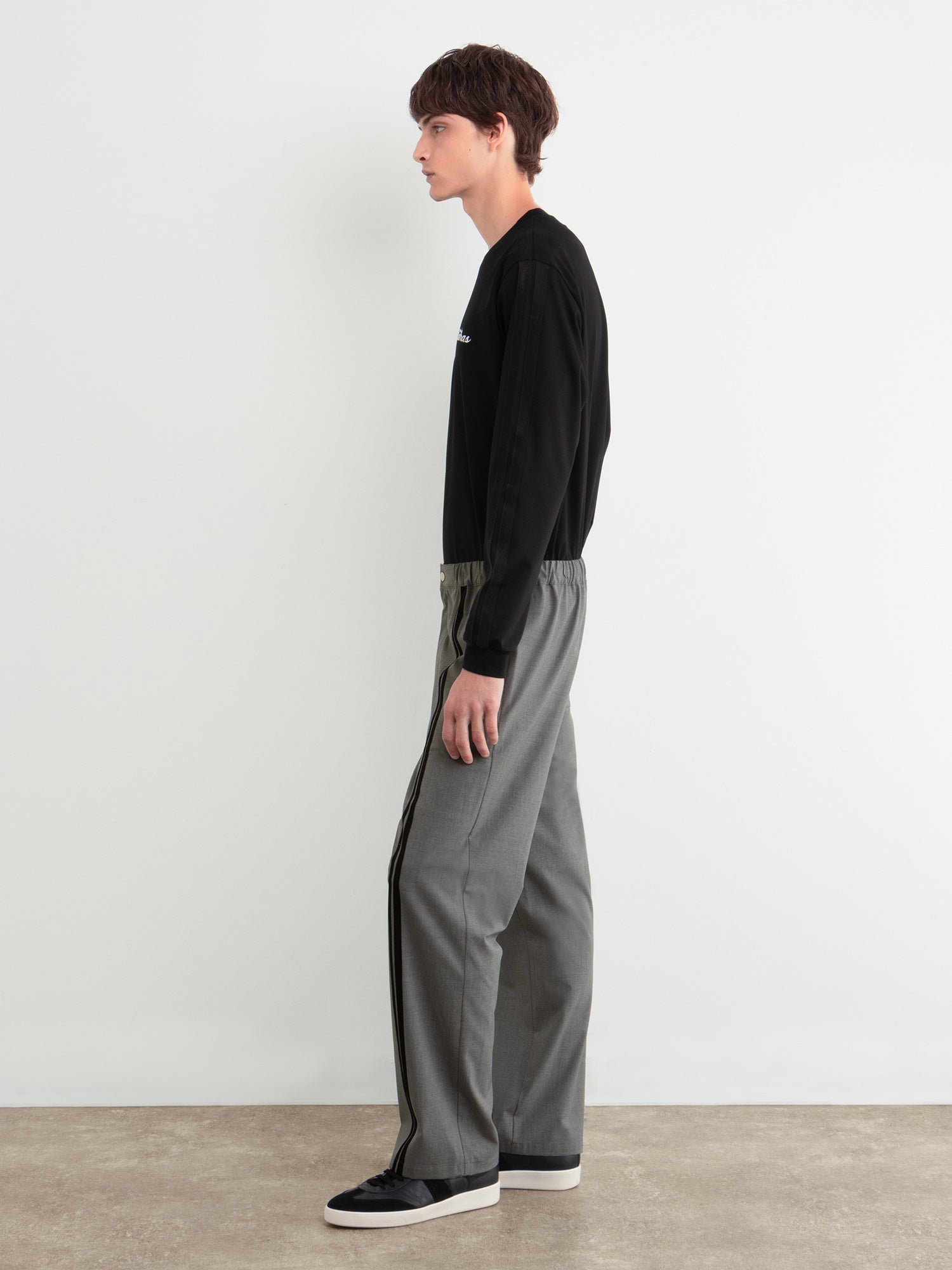 モデル身長177cm、着用サイズ3、着用カラーGRAY