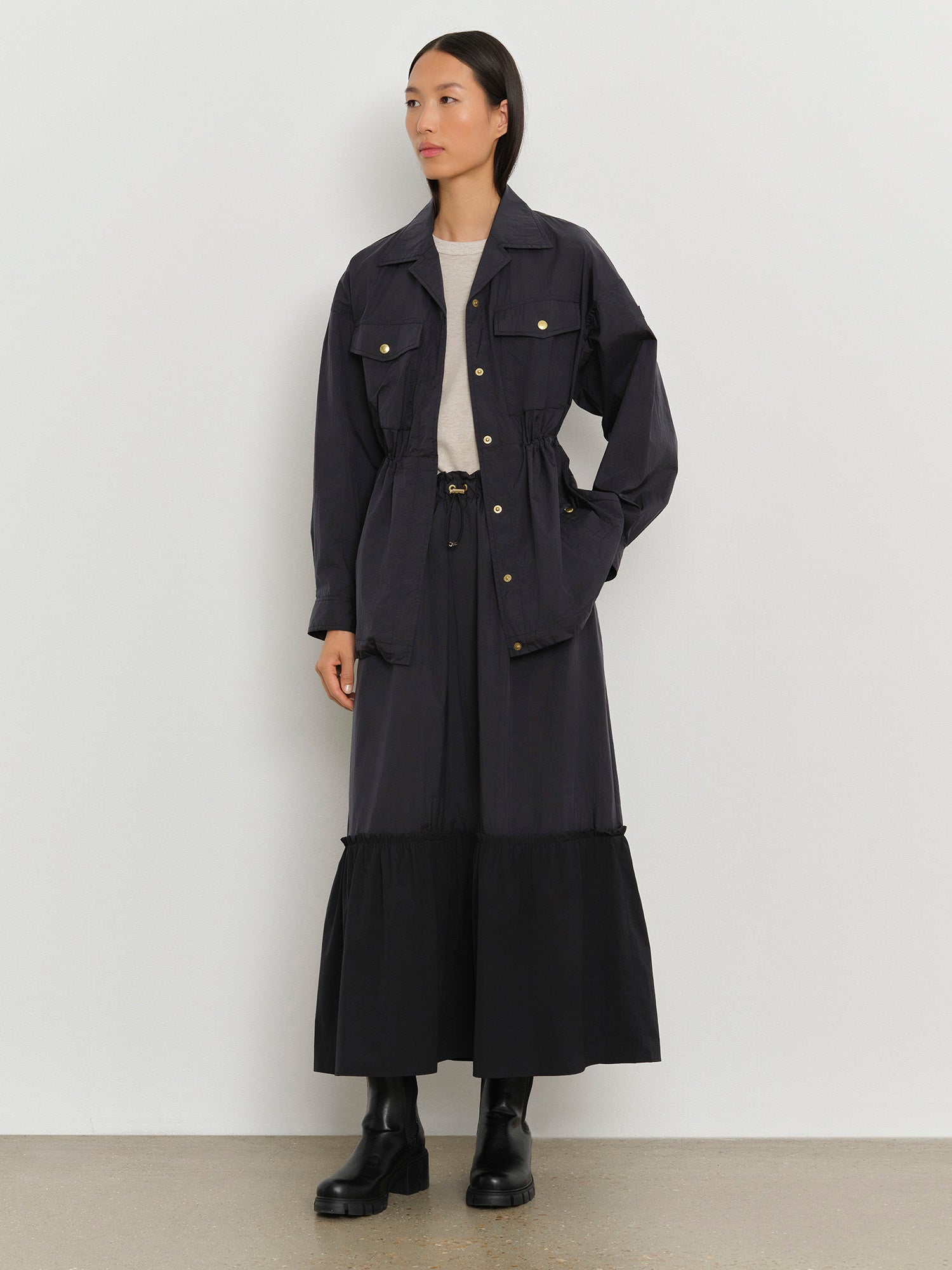 モデル身長178cm、着用サイズ2、着用カラーBLACK