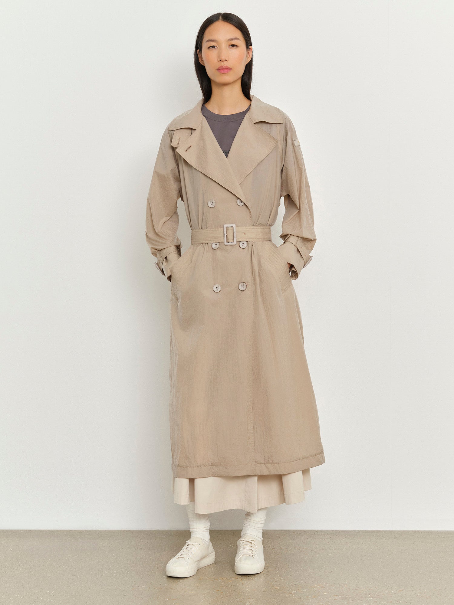 モデル身長178cm、着用サイズ2、着用カラーBEIGE