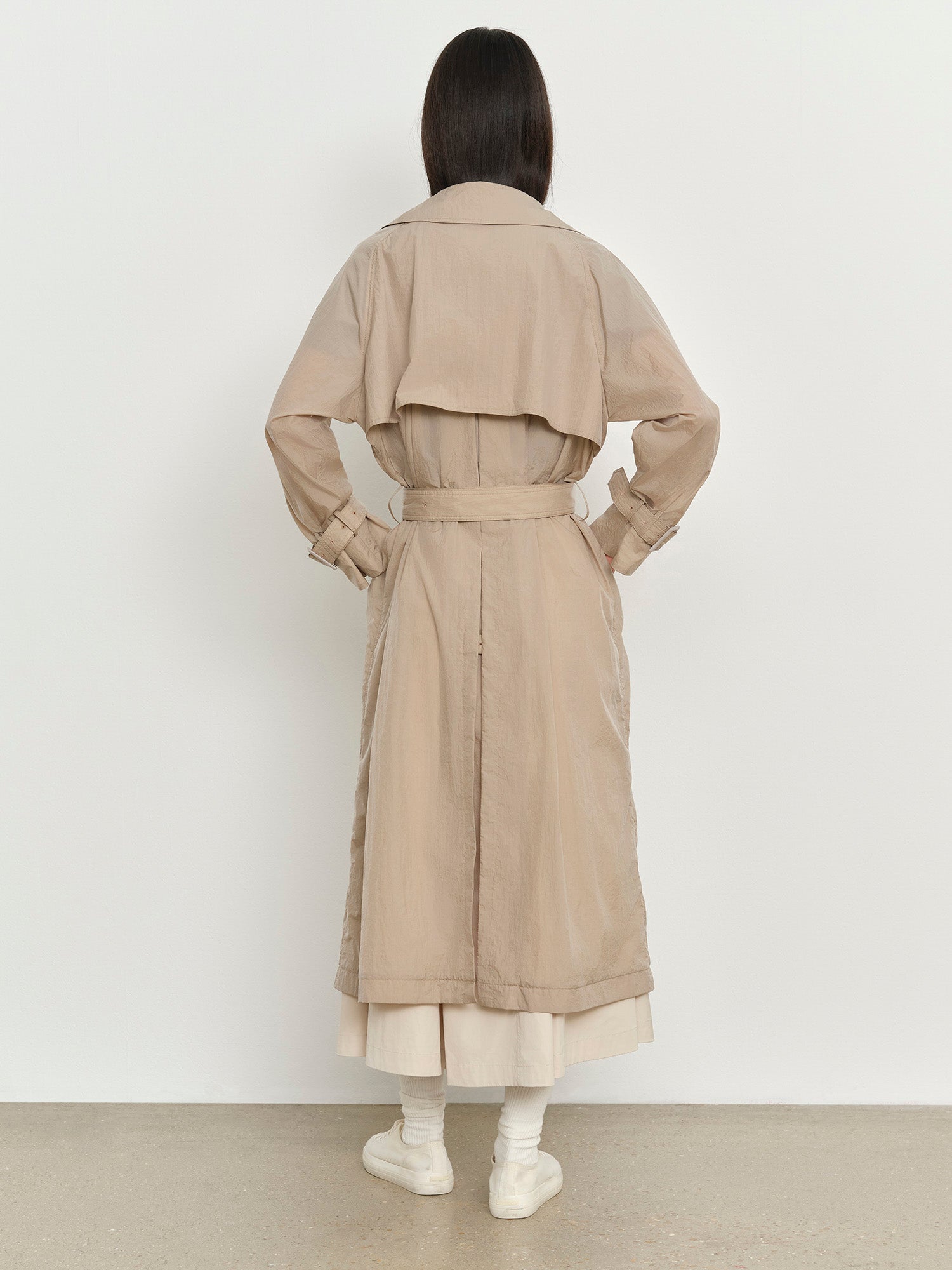 モデル身長178cm、着用サイズ2、着用カラーBEIGE