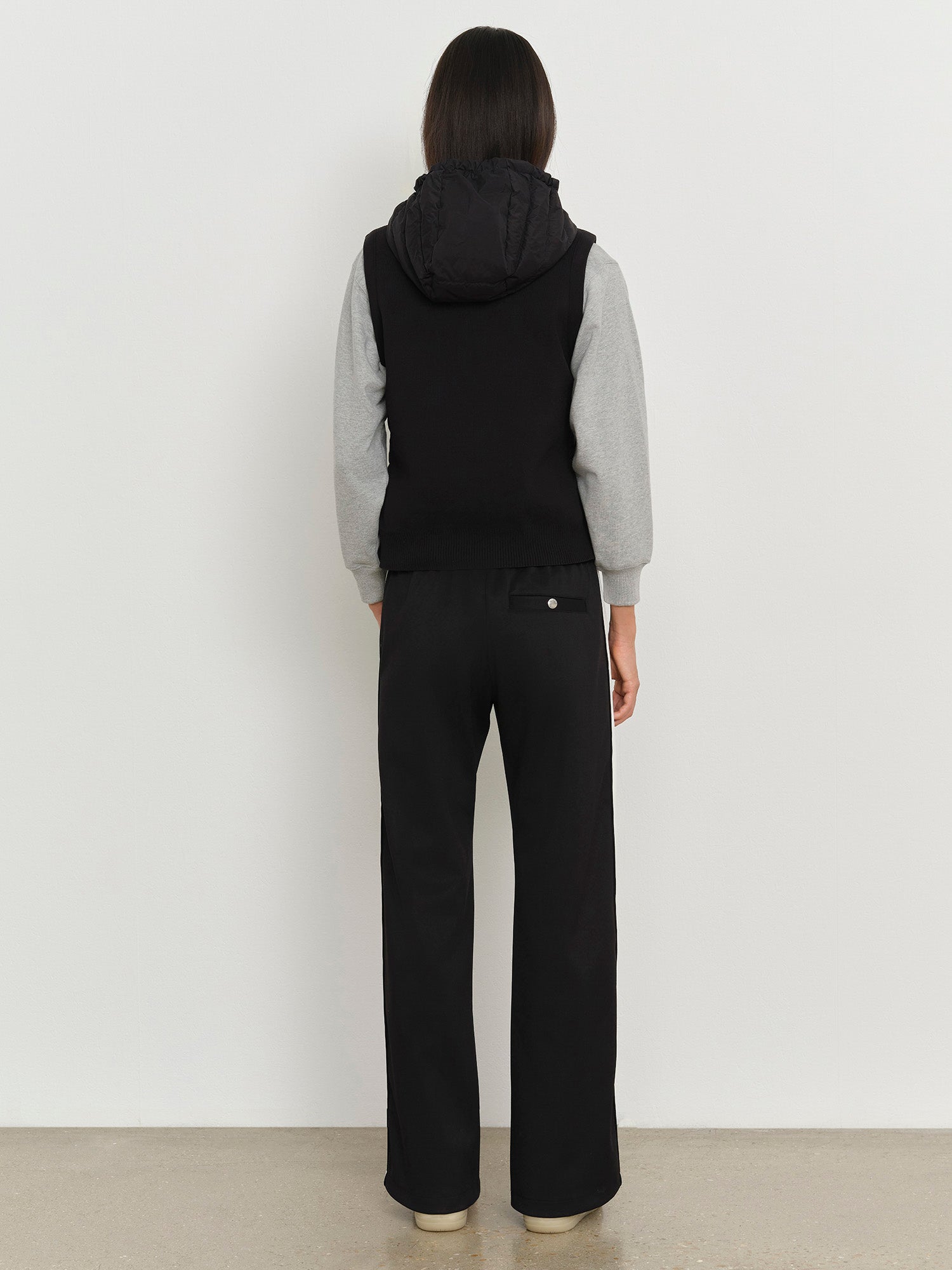 モデル身長178cm、着用サイズ2、着用カラーBLACK