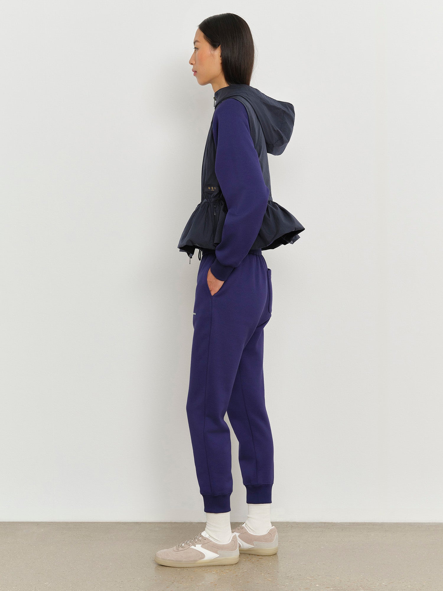 モデル身長178cm、着用サイズ2、着用カラーNAVY