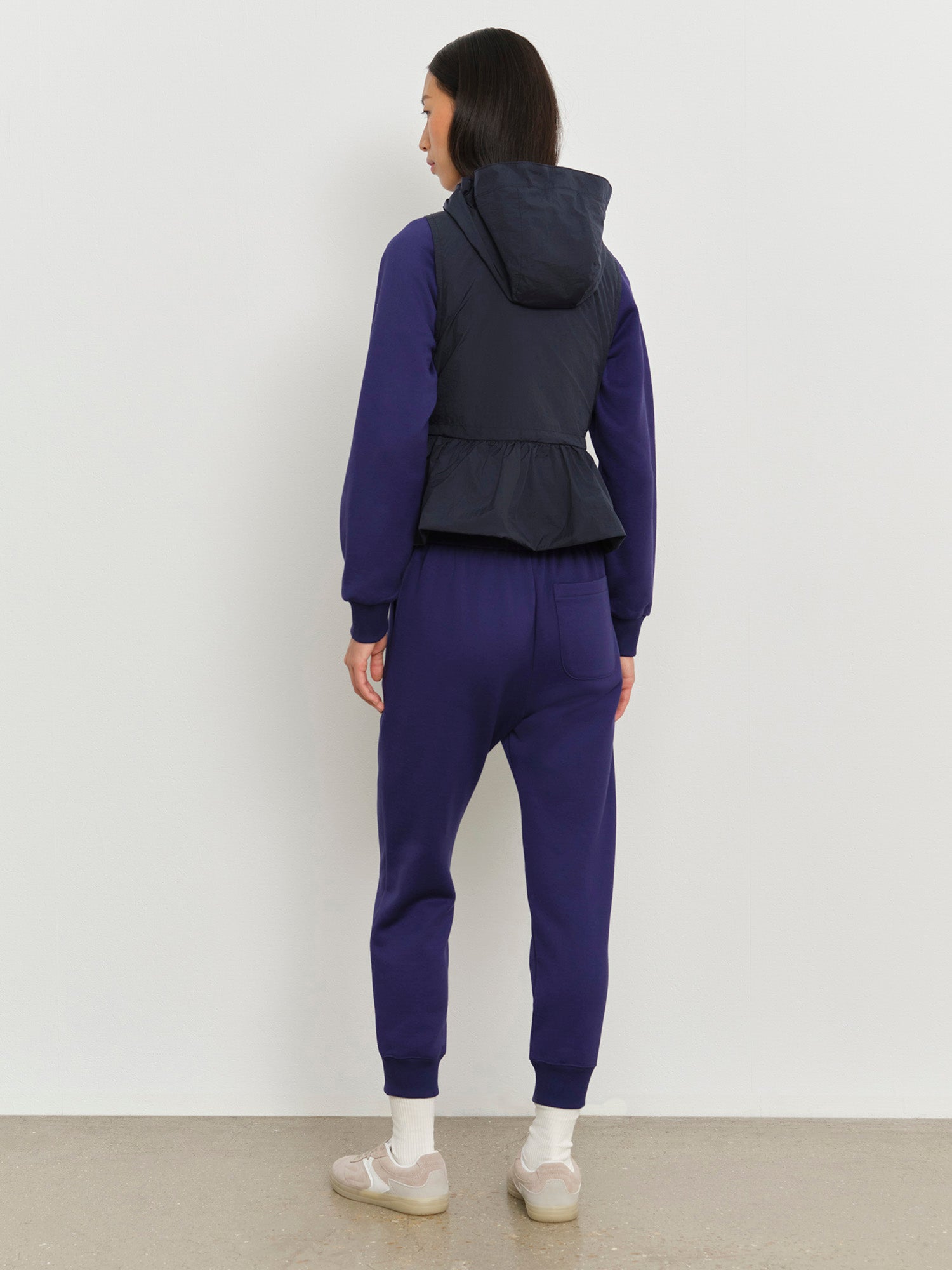 モデル身長178cm、着用サイズ2、着用カラーNAVY