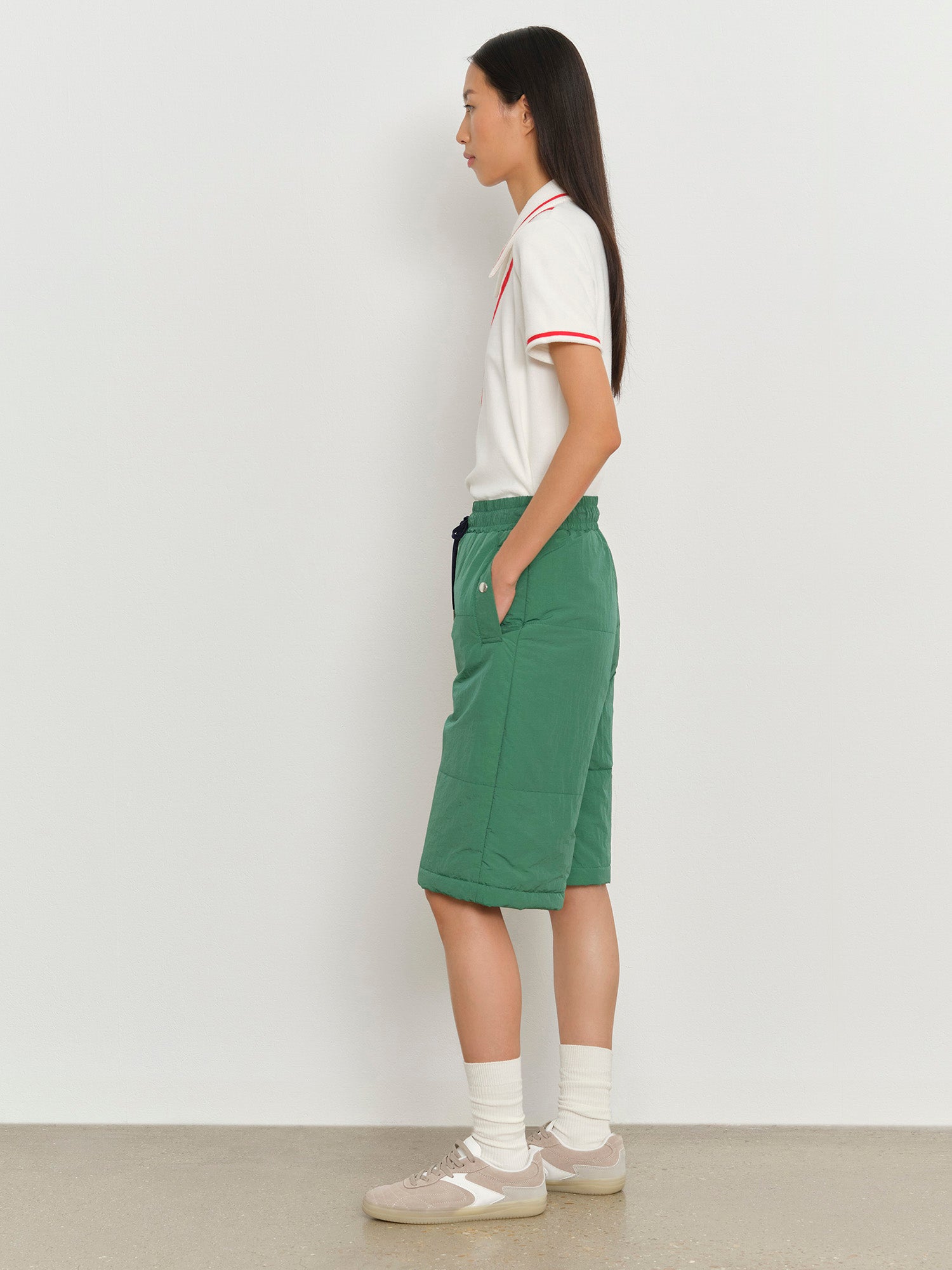 モデル身長178cm、着用サイズ2、着用カラーGREEN